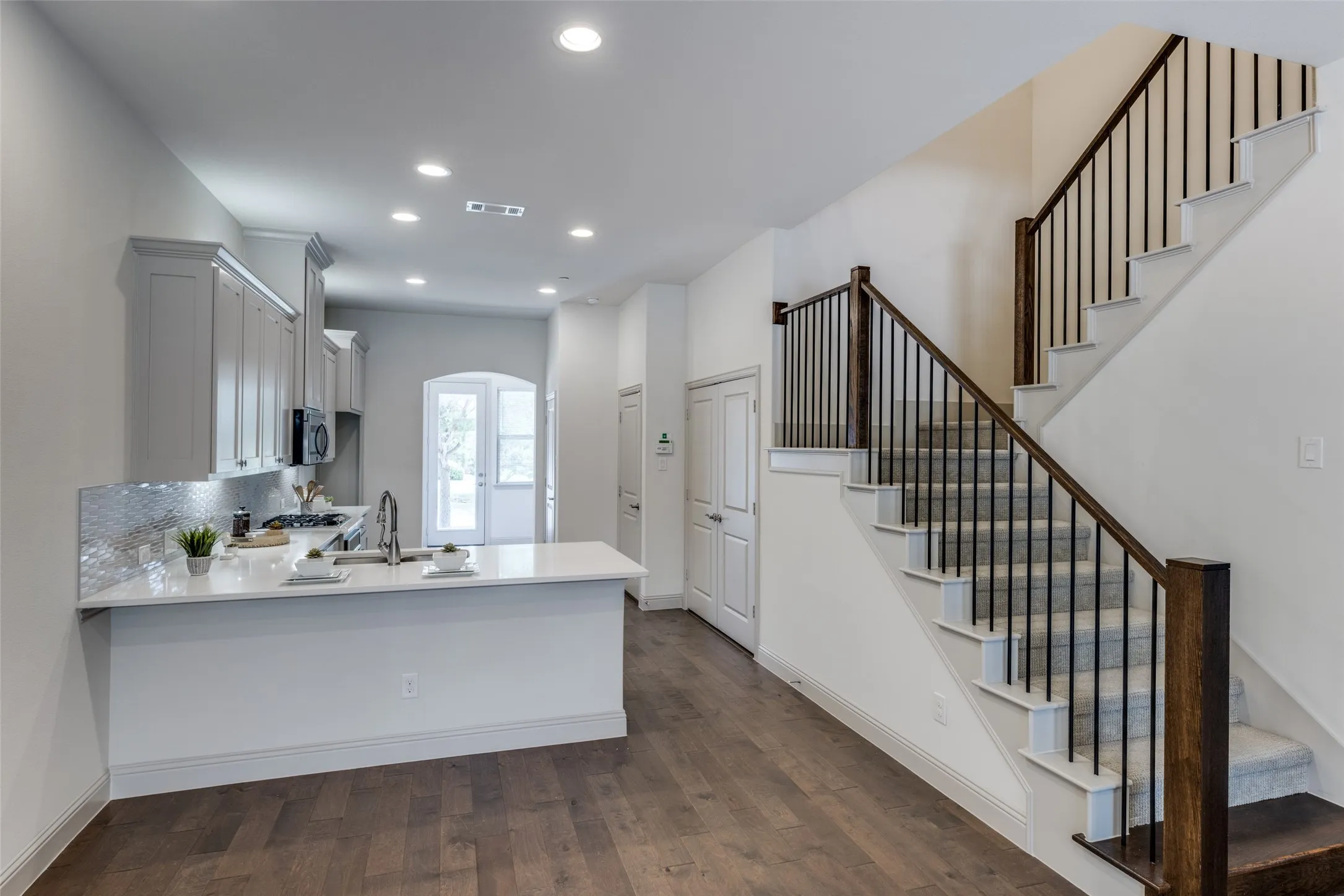 Townhouse For Rent in Collin County , 7213 Chief Spotted Tail Drive, Mc Kinney, Texas 75070, 3 Bedroom, 3 Bathroom, 2 Garage spaces, 2,101 Sqft, built in 2017, mls#21319128, Real Estate Agent in Mc Kinney, Homes For Rent in Collin county, Homes For Rent in Mc Kinney, Realtor in Mc Kinney Texas, Real Estate Brokerage Independent Realty Texas, Luminita Cordes Realtor