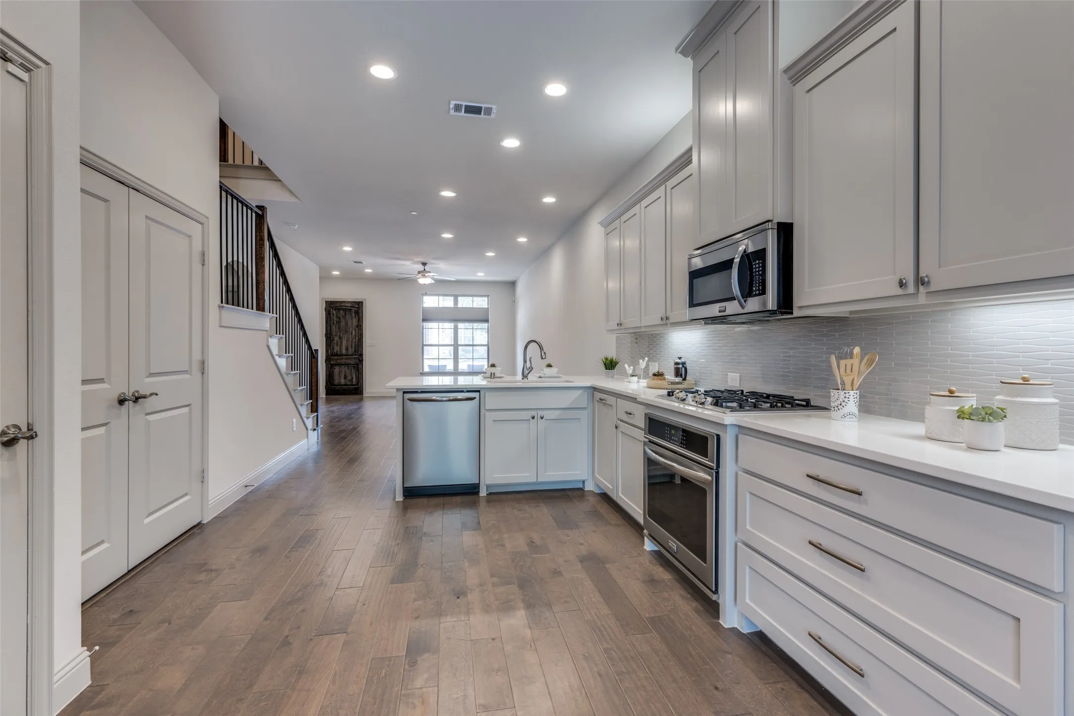 Townhouse For Rent in Collin County , 7213 Chief Spotted Tail Drive, Mc Kinney, Texas 75070, 3 Bedroom, 3 Bathroom, 2 Garage spaces, 2,101 Sqft, built in 2017, mls#21319128, Real Estate Agent in Mc Kinney, Homes For Rent in Collin county, Homes For Rent in Mc Kinney, Realtor in Mc Kinney Texas, Real Estate Brokerage Independent Realty Texas, Luminita Cordes Realtor