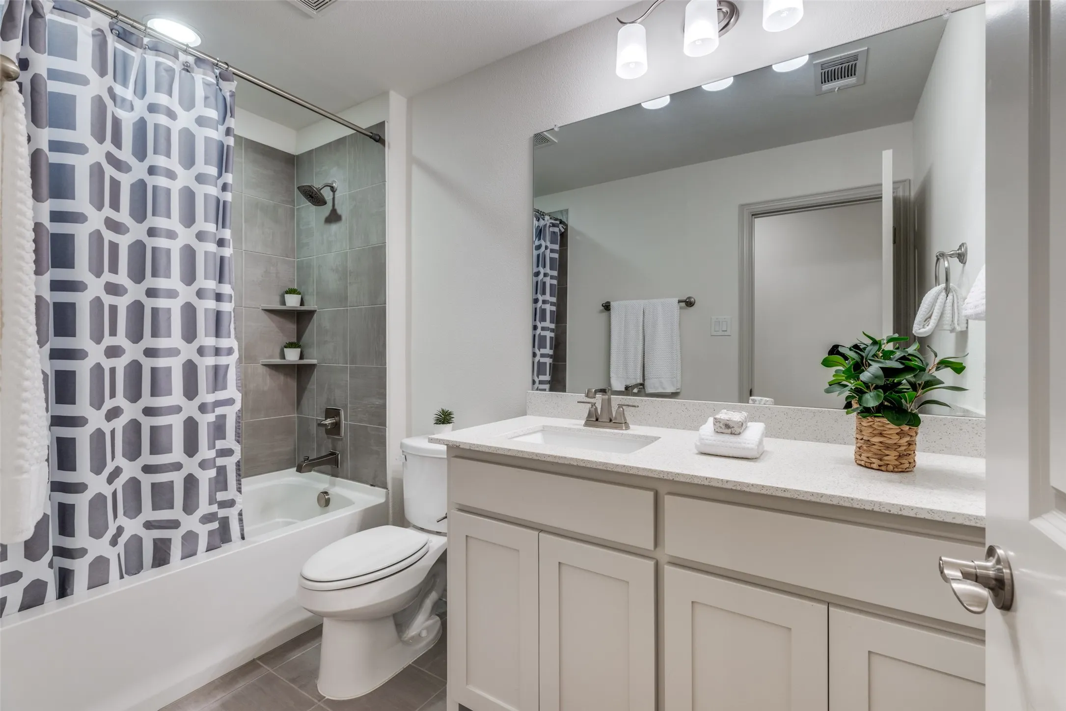 Townhouse For Rent in Collin County , 7213 Chief Spotted Tail Drive, Mc Kinney, Texas 75070, 3 Bedroom, 3 Bathroom, 2 Garage spaces, 2,101 Sqft, built in 2017, mls#21319128, Real Estate Agent in Mc Kinney, Homes For Rent in Collin county, Homes For Rent in Mc Kinney, Realtor in Mc Kinney Texas, Real Estate Brokerage Independent Realty Texas, Luminita Cordes Realtor