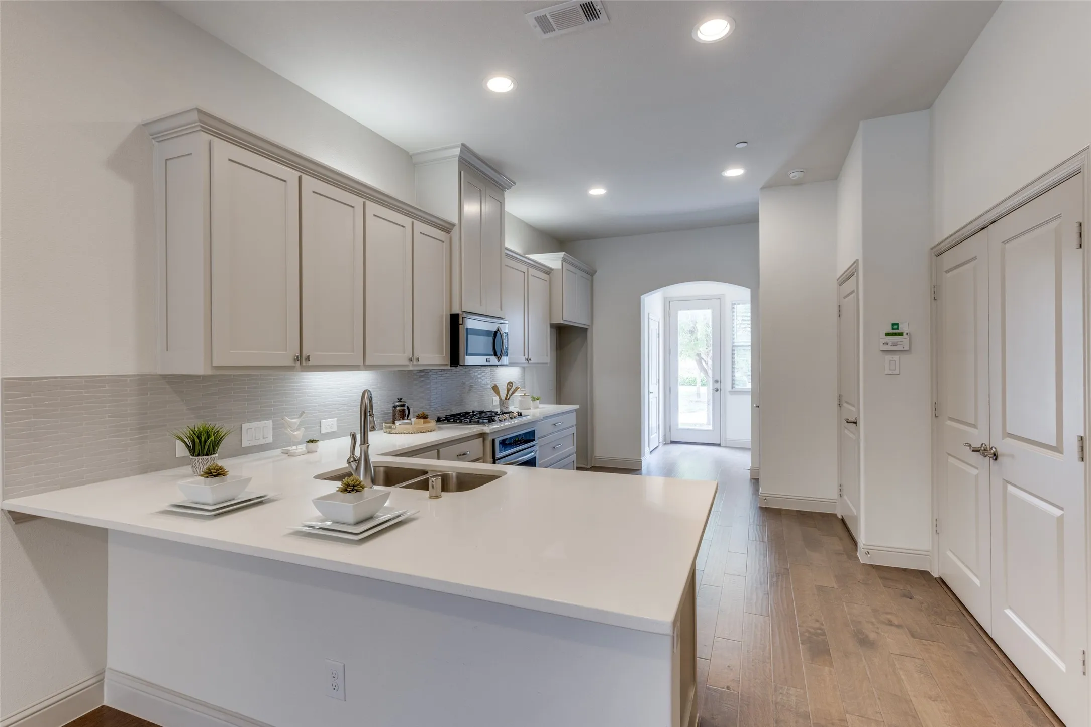 Townhouse For Rent in Collin County , 7213 Chief Spotted Tail Drive, Mc Kinney, Texas 75070, 3 Bedroom, 3 Bathroom, 2 Garage spaces, 2,101 Sqft, built in 2017, mls#21319128, Real Estate Agent in Mc Kinney, Homes For Rent in Collin county, Homes For Rent in Mc Kinney, Realtor in Mc Kinney Texas, Real Estate Brokerage Independent Realty Texas, Luminita Cordes Realtor