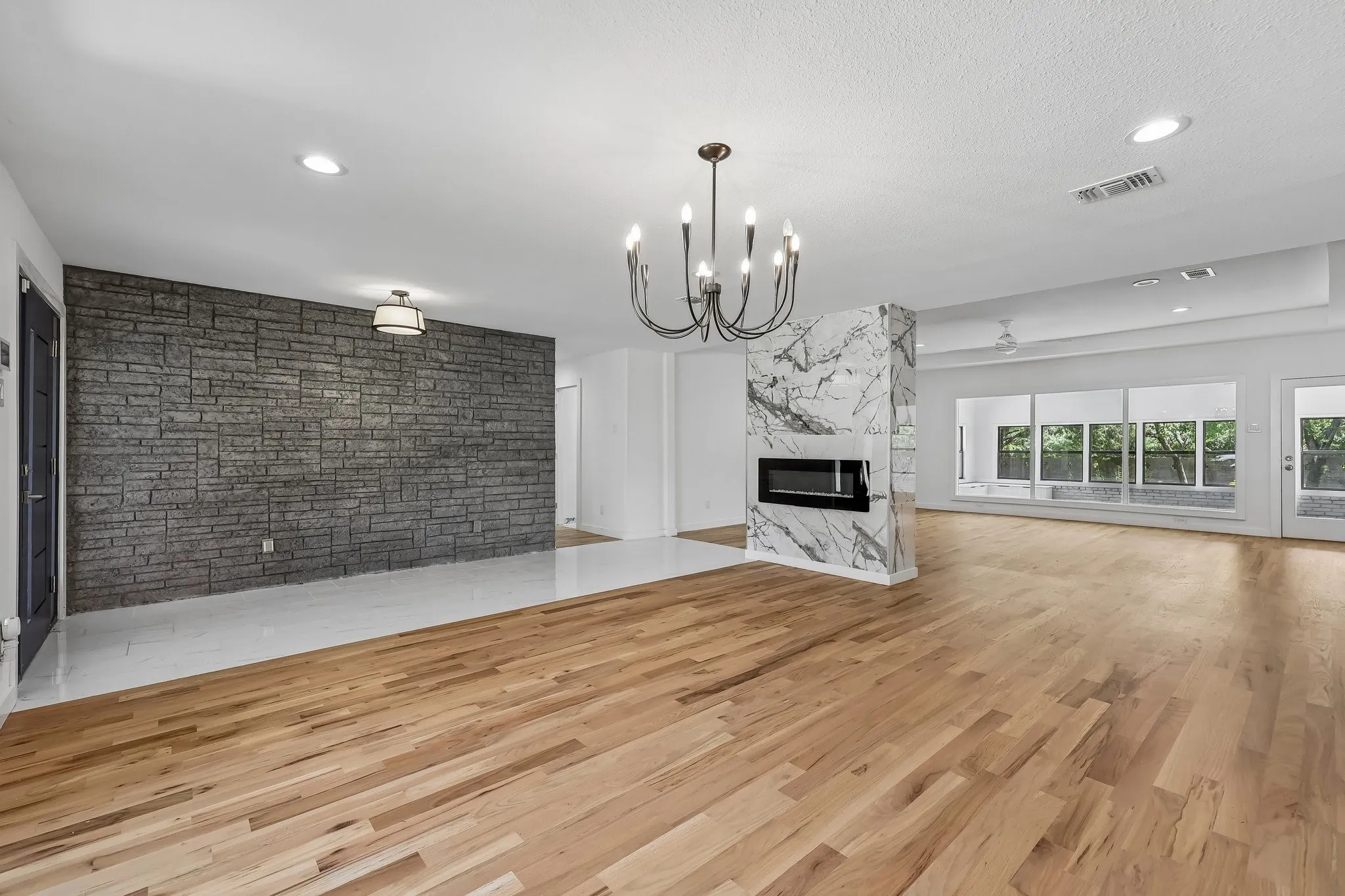Single Family Residence For Sale in Dallas County , 4326 Mendenhall Drive, Dallas, Texas 75244, 4 Bedroom, 4 Bathroom, 2 Garage spaces, 3,607 Sqft, built in 1964, mls#21316171, Real Estate Agent in Dallas, Homes For Sale in Dallas county, Homes For Sale in Dallas, Realtor in Dallas Texas, Real Estate Brokerage Independent Realty Texas, Luminita Cordes Realtor