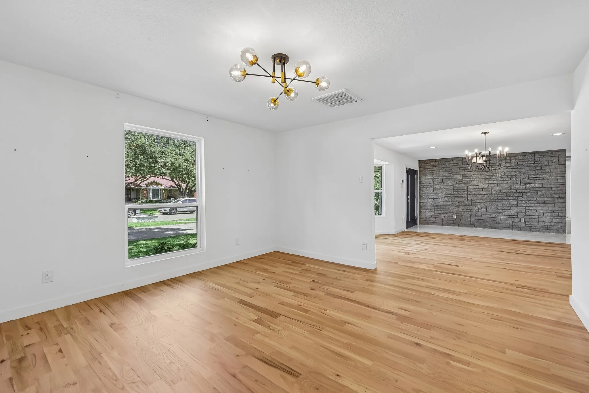 Single Family Residence For Sale in Dallas County , 4326 Mendenhall Drive, Dallas, Texas 75244, 4 Bedroom, 4 Bathroom, 2 Garage spaces, 3,607 Sqft, built in 1964, mls#21316171, Real Estate Agent in Dallas, Homes For Sale in Dallas county, Homes For Sale in Dallas, Realtor in Dallas Texas, Real Estate Brokerage Independent Realty Texas, Luminita Cordes Realtor