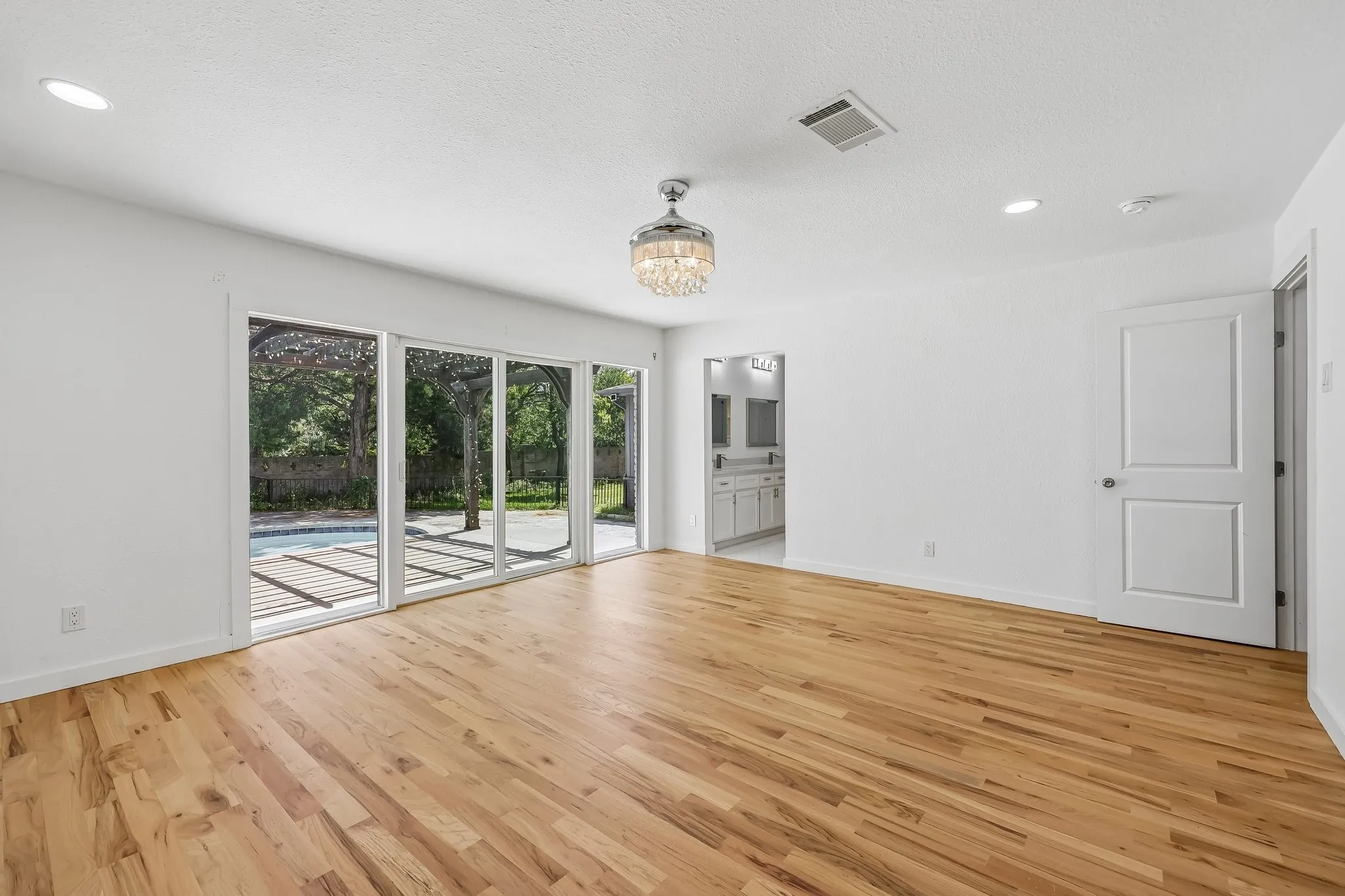 Single Family Residence For Sale in Dallas County , 4326 Mendenhall Drive, Dallas, Texas 75244, 4 Bedroom, 4 Bathroom, 2 Garage spaces, 3,607 Sqft, built in 1964, mls#21316171, Real Estate Agent in Dallas, Homes For Sale in Dallas county, Homes For Sale in Dallas, Realtor in Dallas Texas, Real Estate Brokerage Independent Realty Texas, Luminita Cordes Realtor