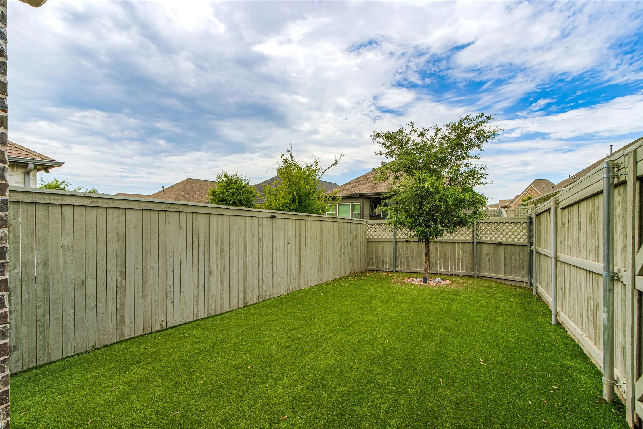 Single Family Residence For Sale in Denton County , 2412 Elm Place, Northlake, Texas 76247, 3 Bedroom, 3 Bathroom, 2 Garage spaces, 1,969 Sqft, built in 2019, mls#21314972, Real Estate Agent in Northlake, Homes For Sale in Denton county, Homes For Sale in Northlake, Realtor in Northlake Texas, Real Estate Brokerage Independent Realty Texas, Luminita Cordes Realtor