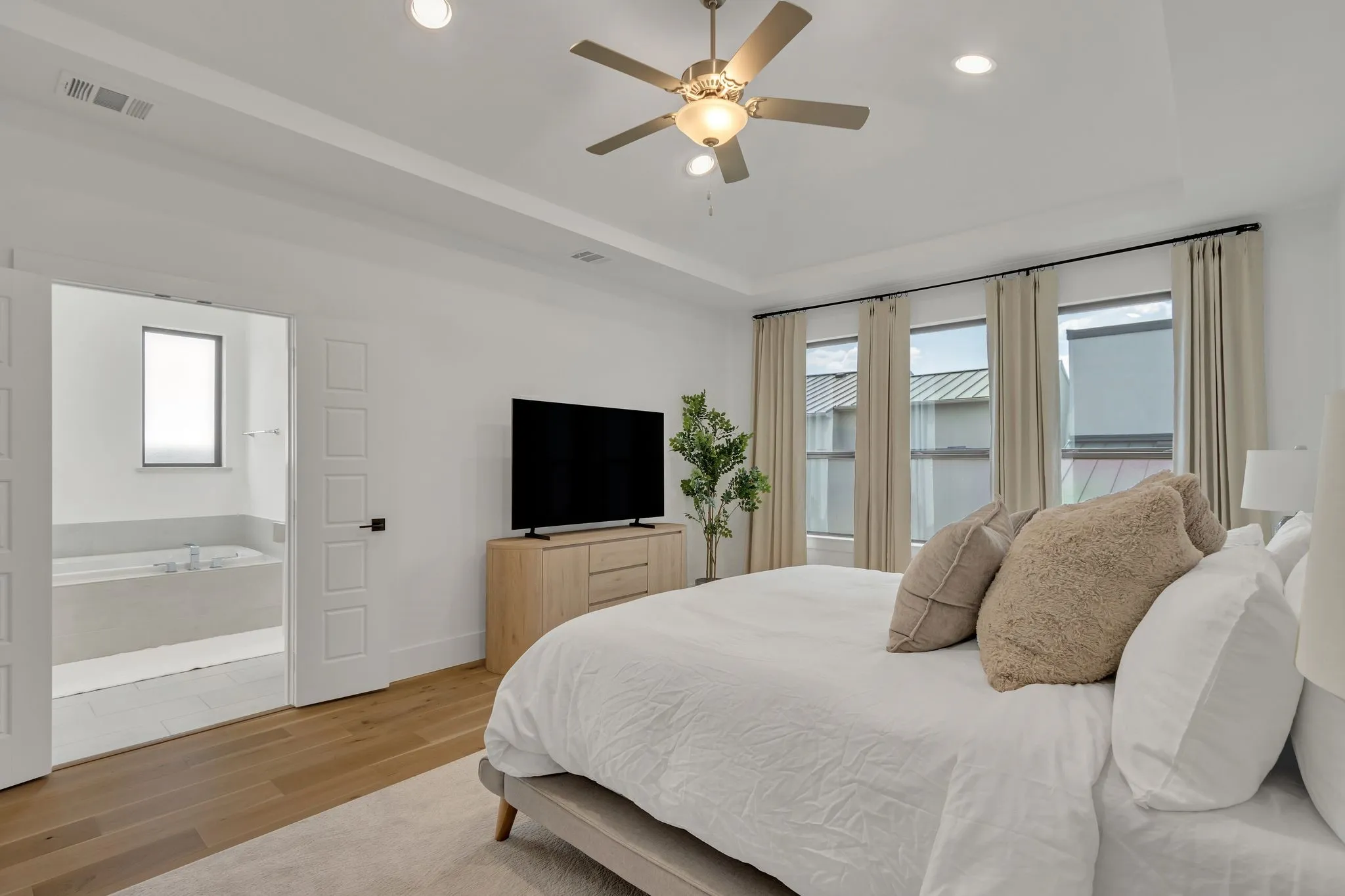 Single Family Residence For Rent in Collin County , 7828 Secluded Avenue, Plano, Texas 75024, 3 Bedroom, 4 Bathroom, 2 Garage spaces, 3,052 Sqft, built in 2021, mls#21319151, Real Estate Agent in Plano, Homes For Rent in Collin county, Homes For Rent in Plano, Realtor in Plano Texas, Real Estate Brokerage Independent Realty Texas, Luminita Cordes Realtor