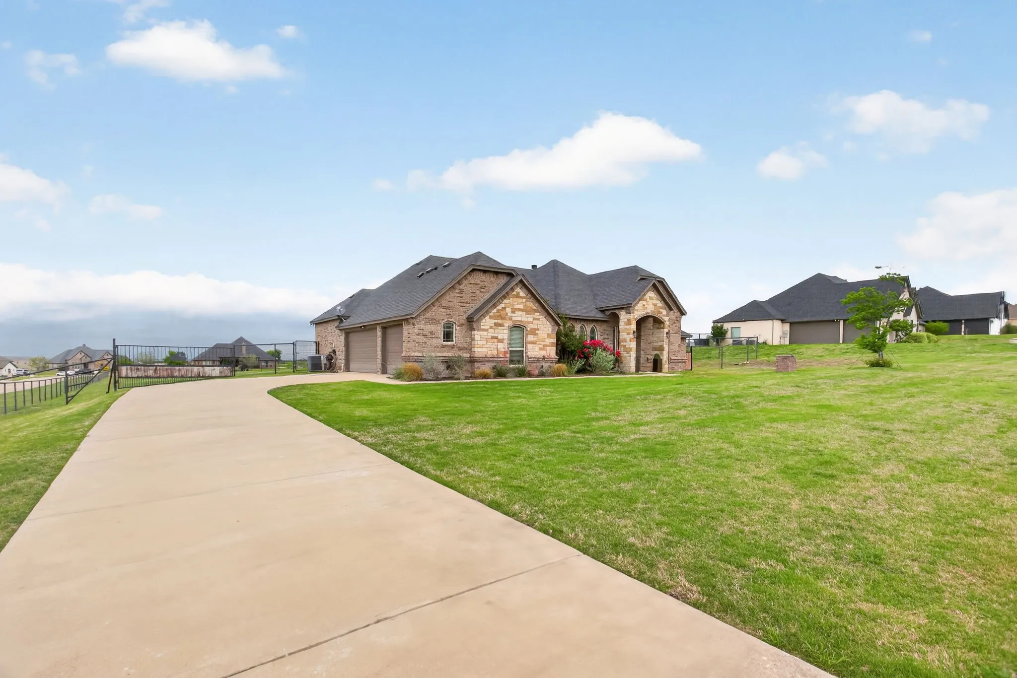 Single Family Residence For Sale in Johnson County , 7320 Spring Ranch Court, Godley, Texas 76044, 4 Bedroom, 3 Bathroom, 3 Garage spaces, 2,354 Sqft, built in 2016, mls#21317311, Real Estate Agent in Godley, Homes For Sale in Johnson county, Homes For Sale in Godley, Realtor in Godley Texas, Real Estate Brokerage Independent Realty Texas, Luminita Cordes Realtor