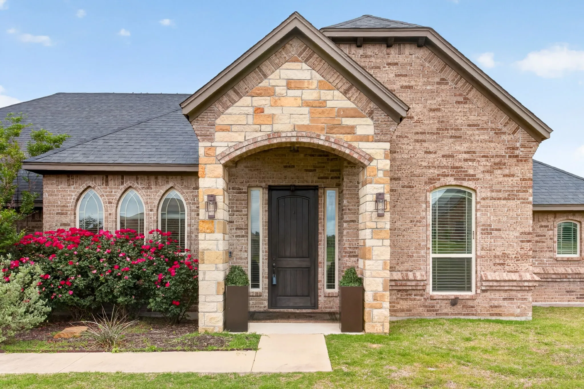 Single Family Residence For Sale in Johnson County , 7320 Spring Ranch Court, Godley, Texas 76044, 4 Bedroom, 3 Bathroom, 3 Garage spaces, 2,354 Sqft, built in 2016, mls#21317311, Real Estate Agent in Godley, Homes For Sale in Johnson county, Homes For Sale in Godley, Realtor in Godley Texas, Real Estate Brokerage Independent Realty Texas, Luminita Cordes Realtor
