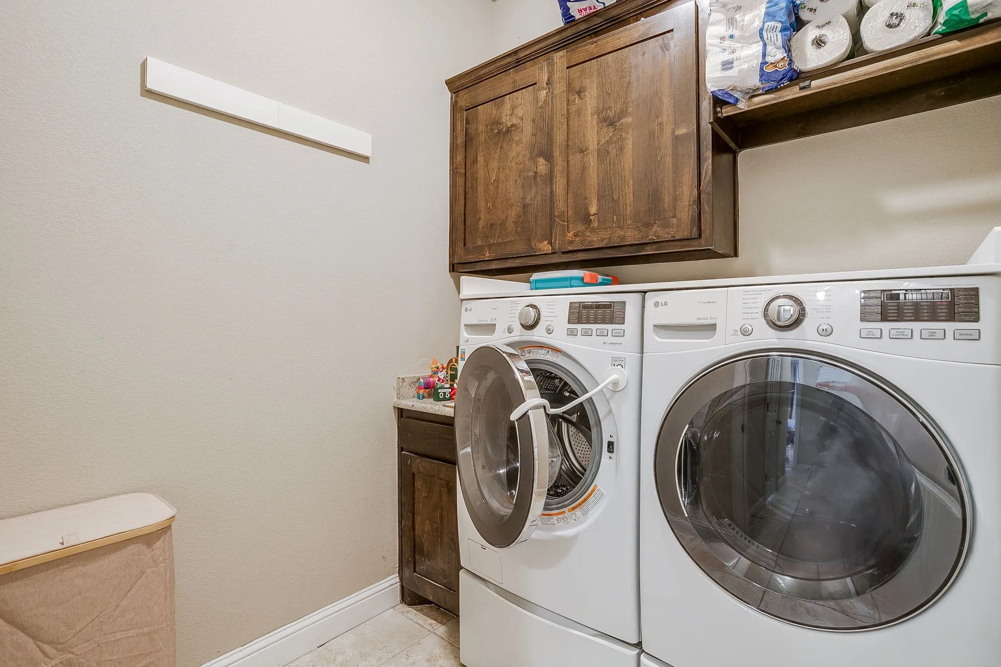 Single Family Residence For Sale in Johnson County , 7320 Spring Ranch Court, Godley, Texas 76044, 4 Bedroom, 3 Bathroom, 3 Garage spaces, 2,354 Sqft, built in 2016, mls#21317311, Real Estate Agent in Godley, Homes For Sale in Johnson county, Homes For Sale in Godley, Realtor in Godley Texas, Real Estate Brokerage Independent Realty Texas, Luminita Cordes Realtor