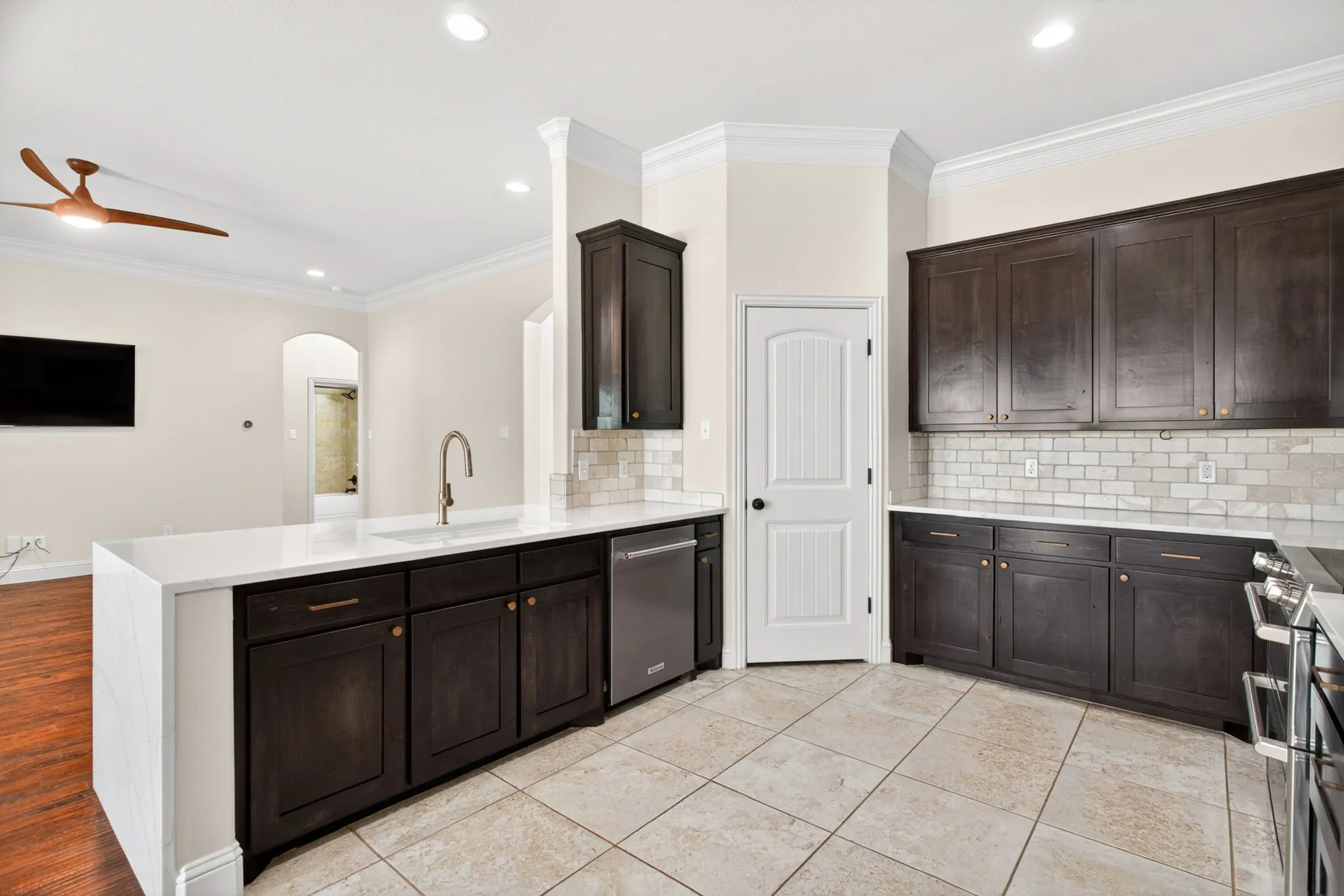 Single Family Residence For Sale in Johnson County , 7320 Spring Ranch Court, Godley, Texas 76044, 4 Bedroom, 3 Bathroom, 3 Garage spaces, 2,354 Sqft, built in 2016, mls#21317311, Real Estate Agent in Godley, Homes For Sale in Johnson county, Homes For Sale in Godley, Realtor in Godley Texas, Real Estate Brokerage Independent Realty Texas, Luminita Cordes Realtor