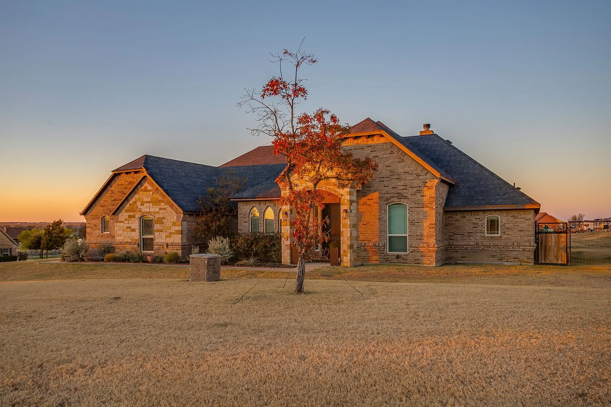 Single Family Residence For Sale in Johnson County , 7320 Spring Ranch Court, Godley, Texas 76044, 4 Bedroom, 3 Bathroom, 3 Garage spaces, 2,354 Sqft, built in 2016, mls#21317311, Real Estate Agent in Godley, Homes For Sale in Johnson county, Homes For Sale in Godley, Realtor in Godley Texas, Real Estate Brokerage Independent Realty Texas, Luminita Cordes Realtor