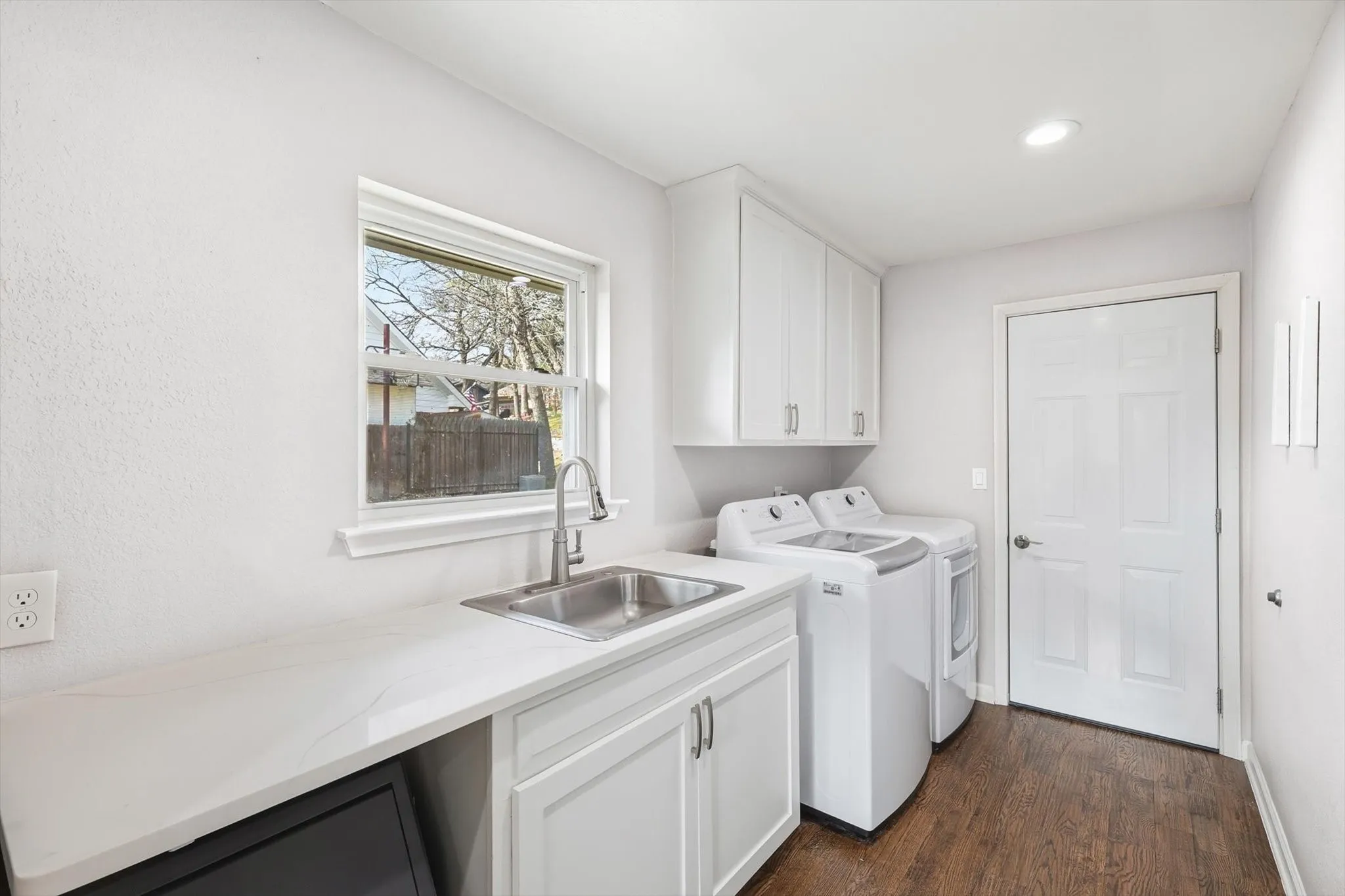 Single Family Residence For Sale in Tarrant County , 2703 Chinquapin Oak Lane, Arlington, Texas 76012, 4 Bedroom, 4 Bathroom, 2 Garage spaces, 3,191 Sqft, built in 1972, mls#21319157, Real Estate Agent in Arlington, Homes For Sale in Tarrant county, Homes For Sale in Arlington, Realtor in Arlington Texas, Real Estate Brokerage Independent Realty Texas, Luminita Cordes Realtor