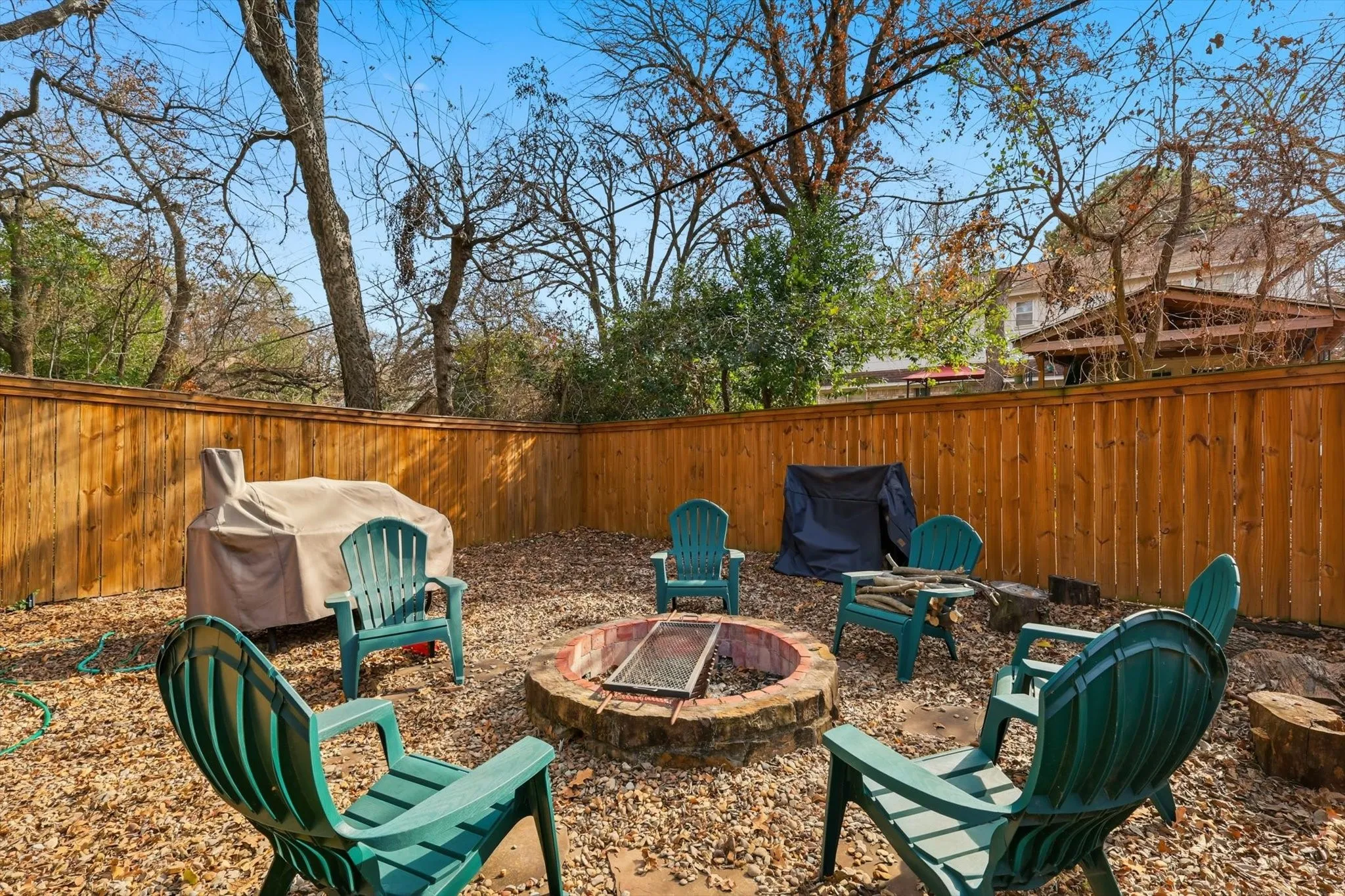 Single Family Residence For Sale in Tarrant County , 2703 Chinquapin Oak Lane, Arlington, Texas 76012, 4 Bedroom, 4 Bathroom, 2 Garage spaces, 3,191 Sqft, built in 1972, mls#21319157, Real Estate Agent in Arlington, Homes For Sale in Tarrant county, Homes For Sale in Arlington, Realtor in Arlington Texas, Real Estate Brokerage Independent Realty Texas, Luminita Cordes Realtor