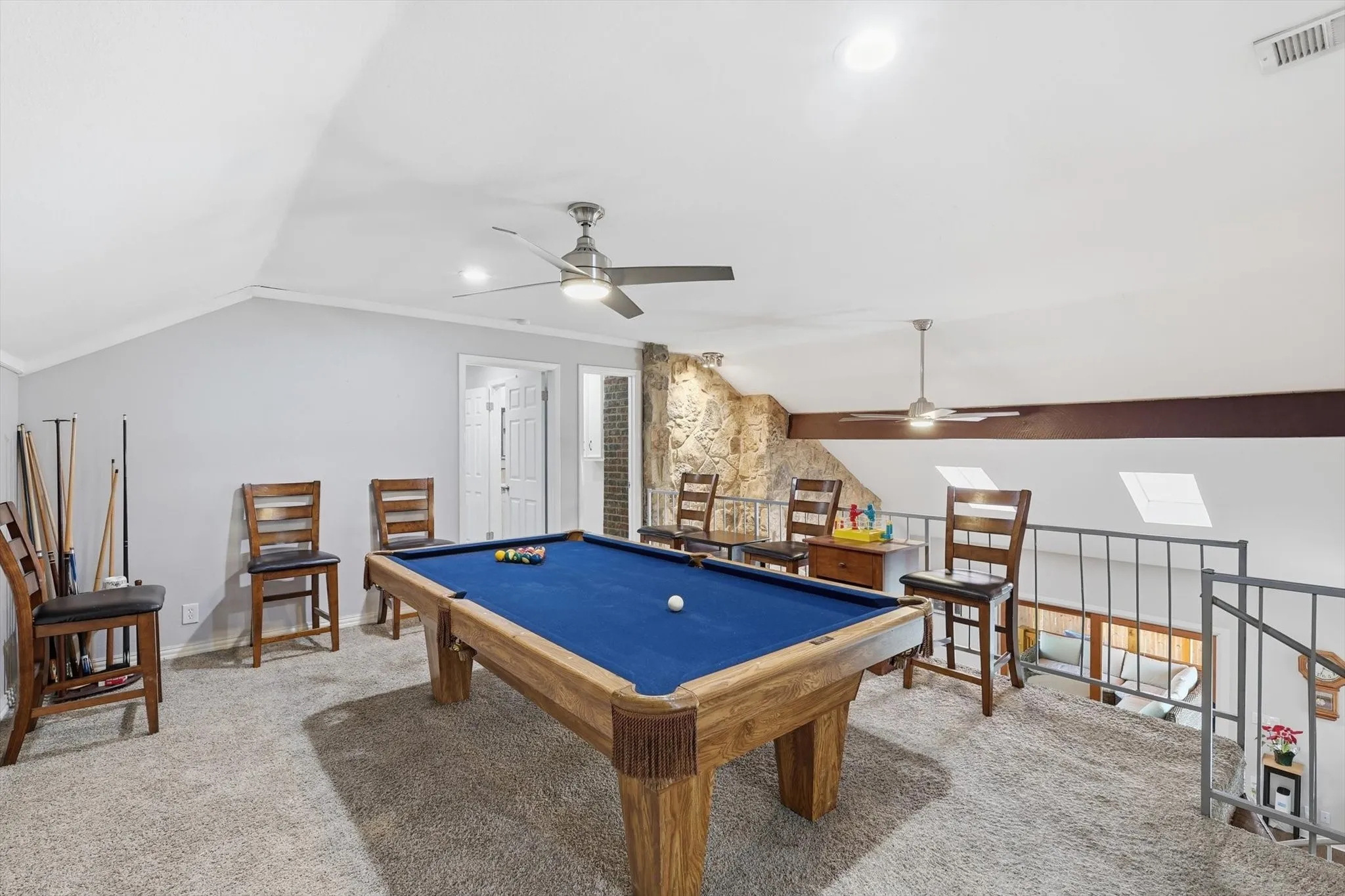 Single Family Residence For Sale in Tarrant County , 2703 Chinquapin Oak Lane, Arlington, Texas 76012, 4 Bedroom, 4 Bathroom, 2 Garage spaces, 3,191 Sqft, built in 1972, mls#21319157, Real Estate Agent in Arlington, Homes For Sale in Tarrant county, Homes For Sale in Arlington, Realtor in Arlington Texas, Real Estate Brokerage Independent Realty Texas, Luminita Cordes Realtor