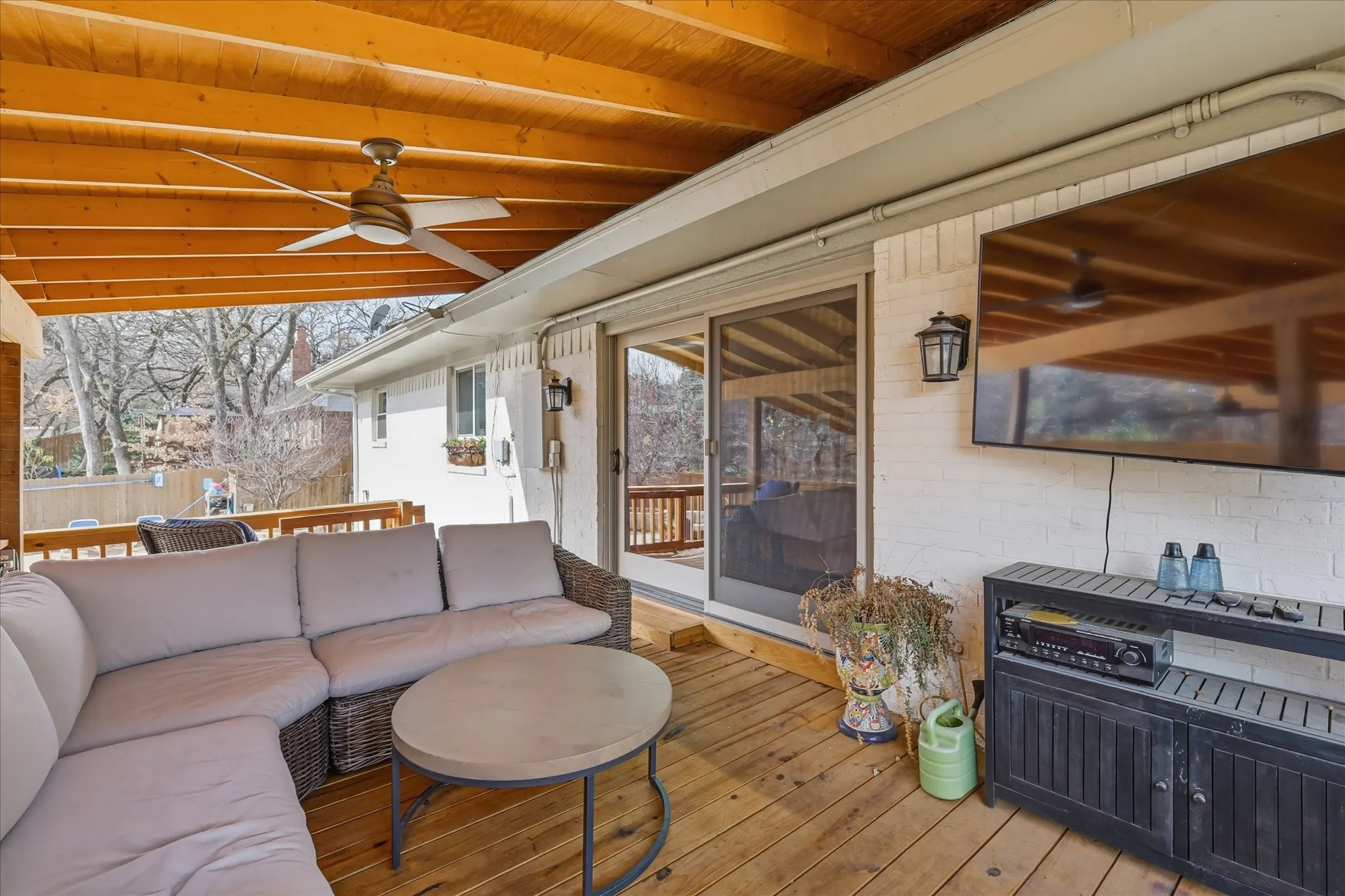 Single Family Residence For Sale in Tarrant County , 2703 Chinquapin Oak Lane, Arlington, Texas 76012, 4 Bedroom, 4 Bathroom, 2 Garage spaces, 3,191 Sqft, built in 1972, mls#21319157, Real Estate Agent in Arlington, Homes For Sale in Tarrant county, Homes For Sale in Arlington, Realtor in Arlington Texas, Real Estate Brokerage Independent Realty Texas, Luminita Cordes Realtor