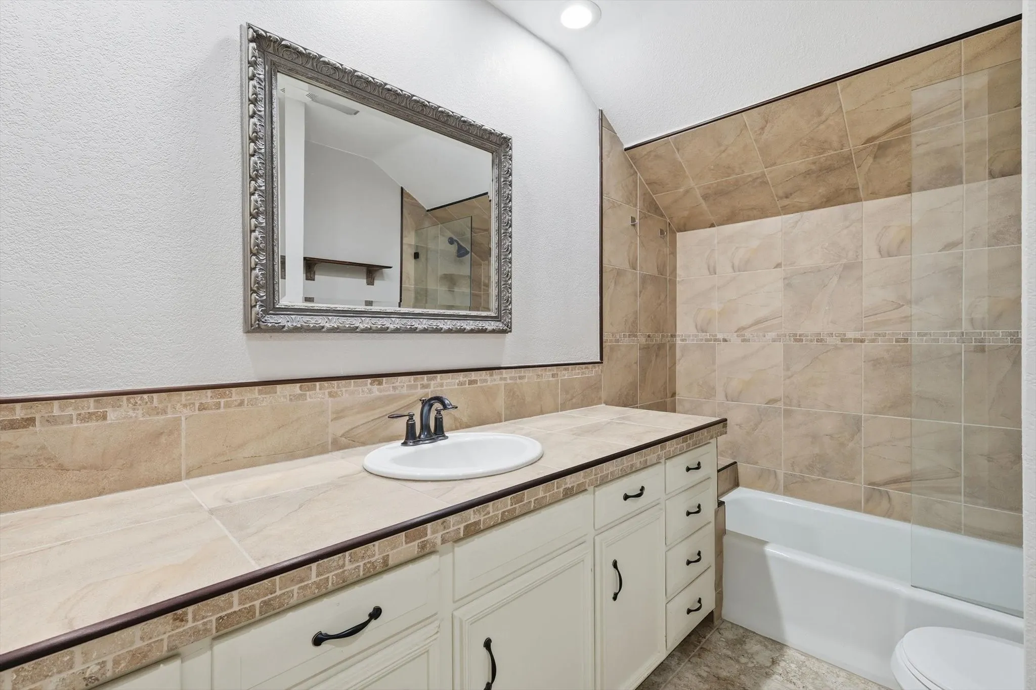 Single Family Residence For Sale in Tarrant County , 2703 Chinquapin Oak Lane, Arlington, Texas 76012, 4 Bedroom, 4 Bathroom, 2 Garage spaces, 3,191 Sqft, built in 1972, mls#21319157, Real Estate Agent in Arlington, Homes For Sale in Tarrant county, Homes For Sale in Arlington, Realtor in Arlington Texas, Real Estate Brokerage Independent Realty Texas, Luminita Cordes Realtor
