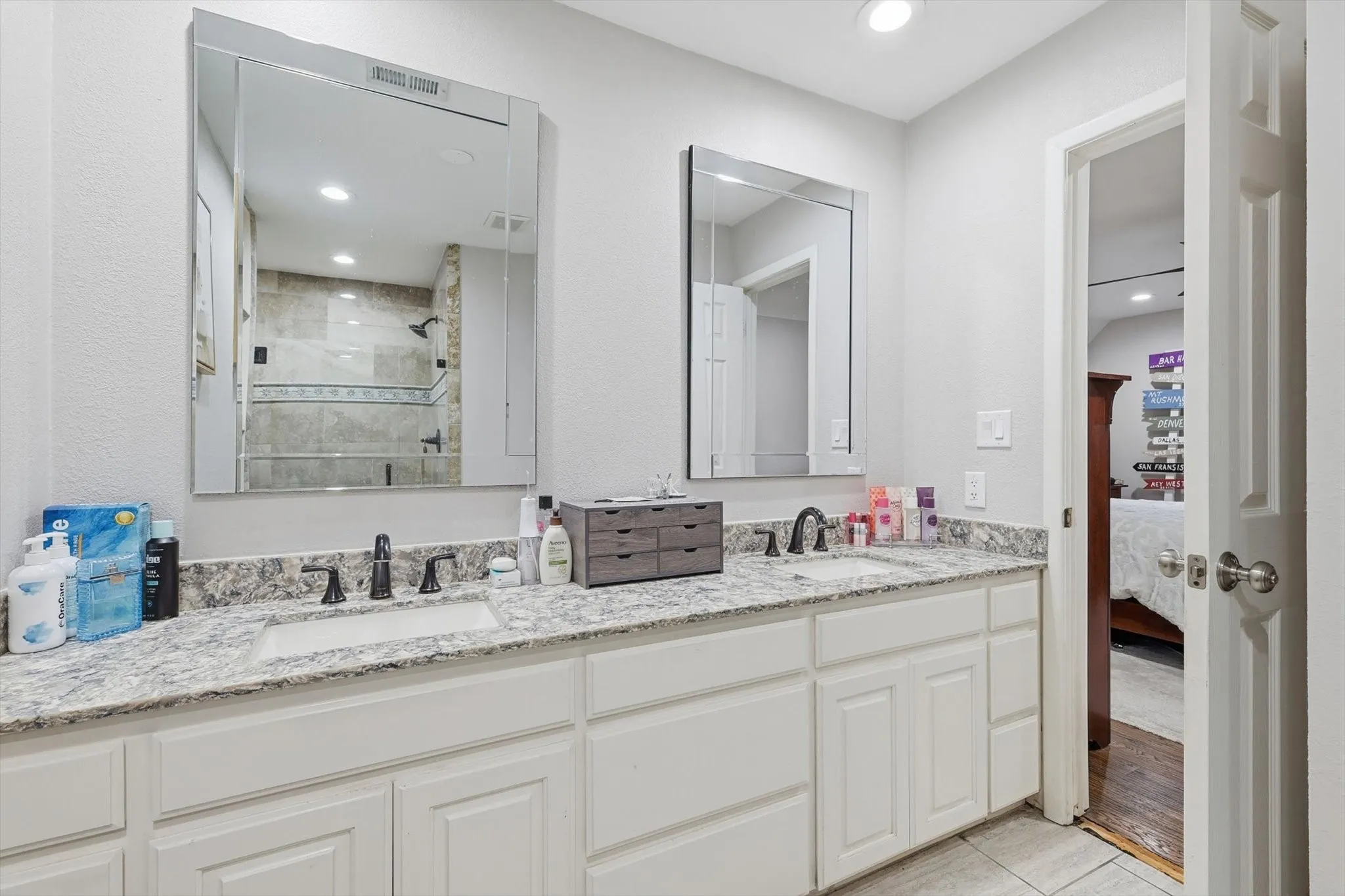 Single Family Residence For Sale in Tarrant County , 2703 Chinquapin Oak Lane, Arlington, Texas 76012, 4 Bedroom, 4 Bathroom, 2 Garage spaces, 3,191 Sqft, built in 1972, mls#21319157, Real Estate Agent in Arlington, Homes For Sale in Tarrant county, Homes For Sale in Arlington, Realtor in Arlington Texas, Real Estate Brokerage Independent Realty Texas, Luminita Cordes Realtor