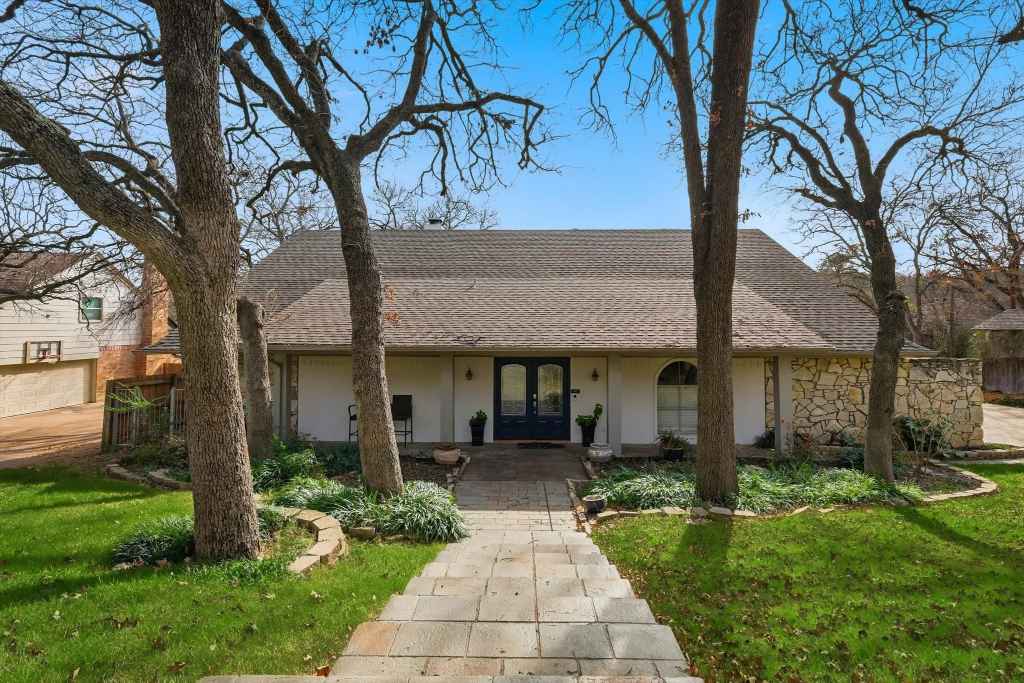Single Family Residence For Sale in Tarrant County , 2703 Chinquapin Oak Lane, Arlington, Texas 76012, 4 Bedroom, 4 Bathroom, 2 Garage spaces, 3,191 Sqft, built in 1972, mls#21319157, Real Estate Agent in Arlington, Homes For Sale in Tarrant county, Homes For Sale in Arlington, Realtor in Arlington Texas, Real Estate Brokerage Independent Realty Texas, Luminita Cordes Realtor