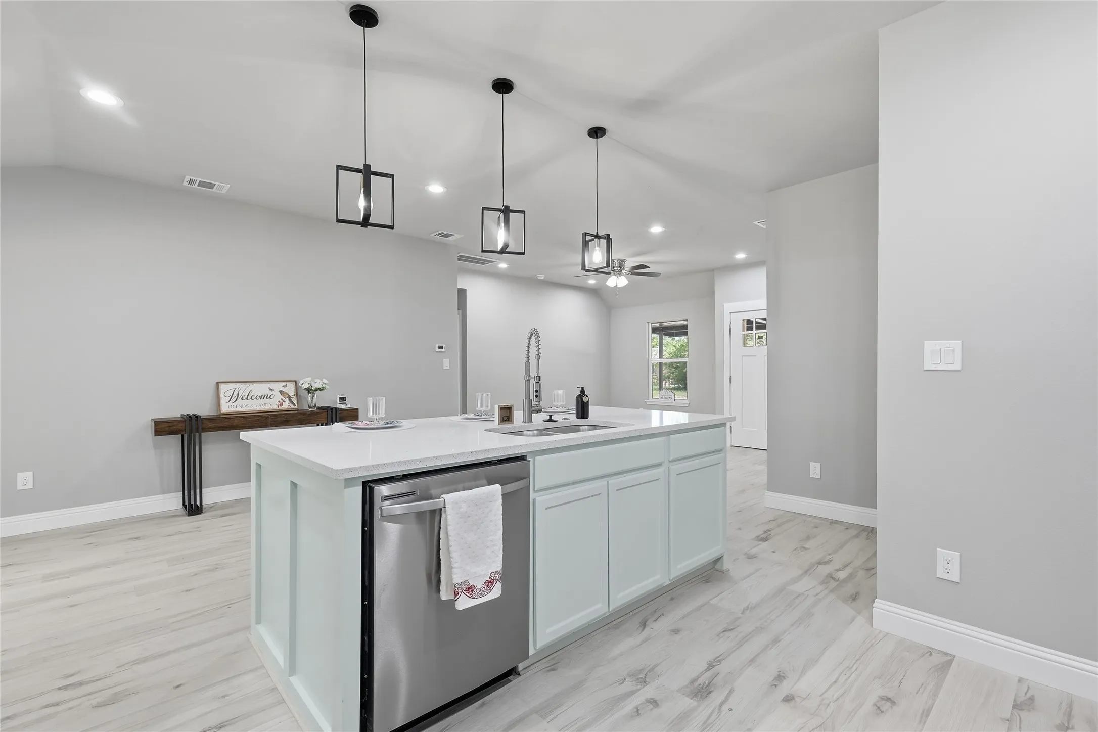 Single Family Residence For Sale in Tarrant County , 1791 Tyson Street, Blue Mound, Texas 76131, 3 Bedroom, 2 Bathroom, Garage spaces, 1,210 Sqft, built in 1970, mls#21319177, Real Estate Agent in Blue Mound, Homes For Sale in Tarrant county, Homes For Sale in Blue Mound, Realtor in Blue Mound Texas, Real Estate Brokerage Independent Realty Texas, Luminita Cordes Realtor