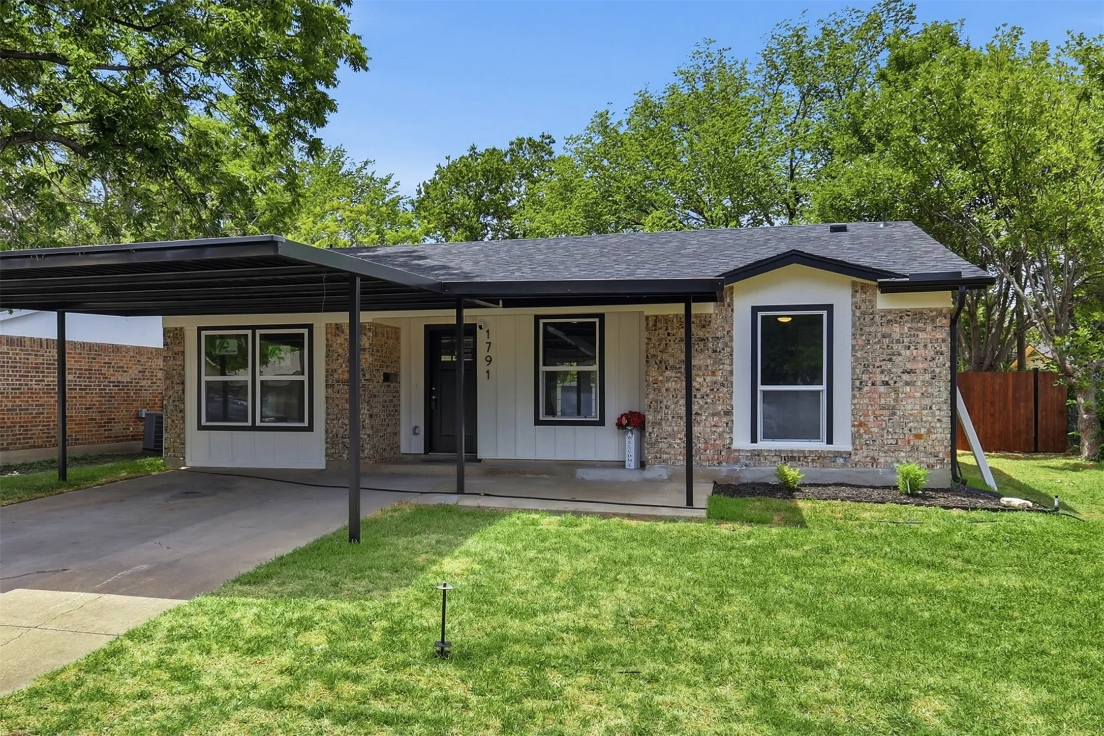 Single Family Residence For Sale in Tarrant County , 1791 Tyson Street, Blue Mound, Texas 76131, 3 Bedroom, 2 Bathroom, Garage spaces, 1,210 Sqft, built in 1970, mls#21319177, Real Estate Agent in Blue Mound, Homes For Sale in Tarrant county, Homes For Sale in Blue Mound, Realtor in Blue Mound Texas, Real Estate Brokerage Independent Realty Texas, Luminita Cordes Realtor