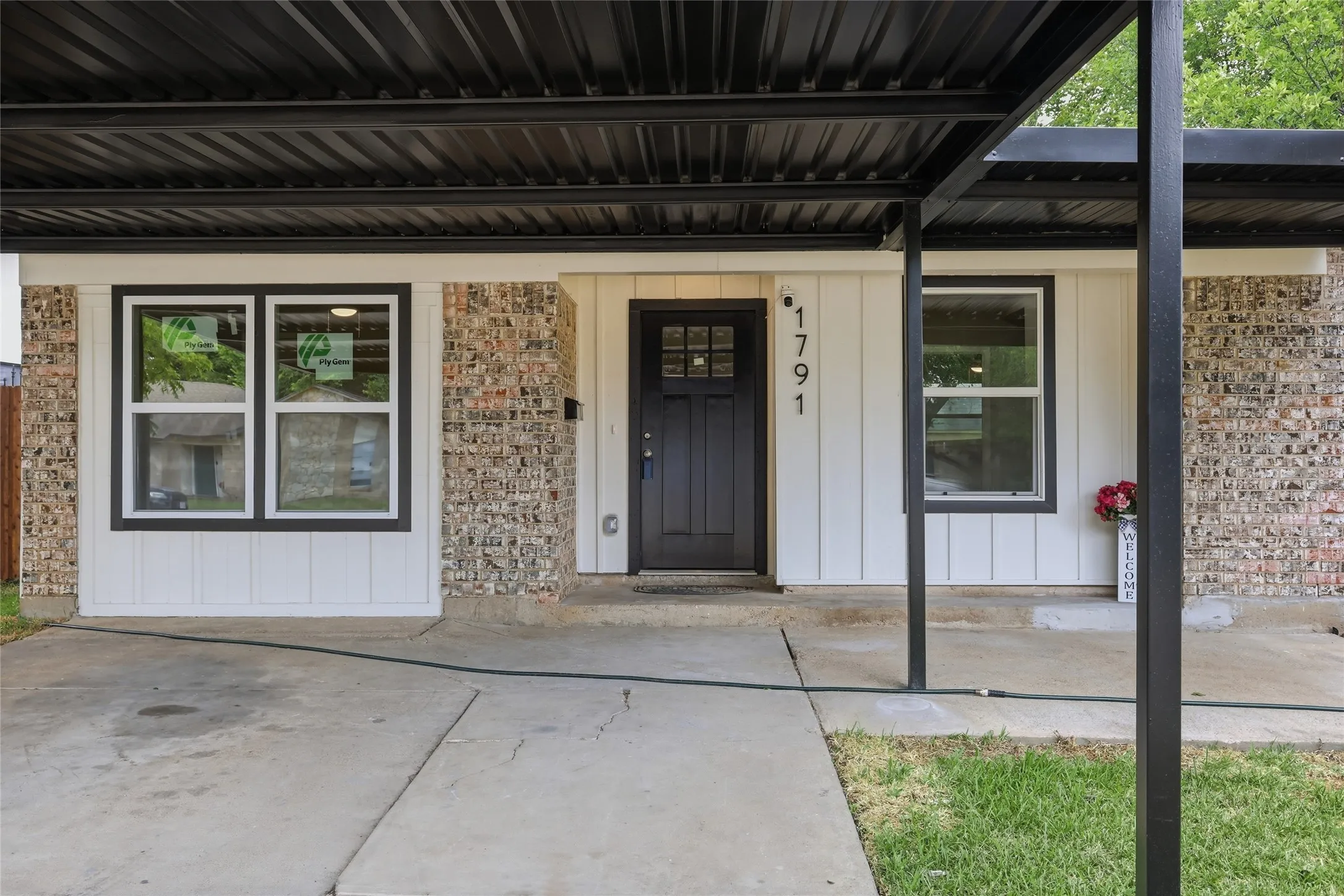 Single Family Residence For Sale in Tarrant County , 1791 Tyson Street, Blue Mound, Texas 76131, 3 Bedroom, 2 Bathroom, Garage spaces, 1,210 Sqft, built in 1970, mls#21319177, Real Estate Agent in Blue Mound, Homes For Sale in Tarrant county, Homes For Sale in Blue Mound, Realtor in Blue Mound Texas, Real Estate Brokerage Independent Realty Texas, Luminita Cordes Realtor