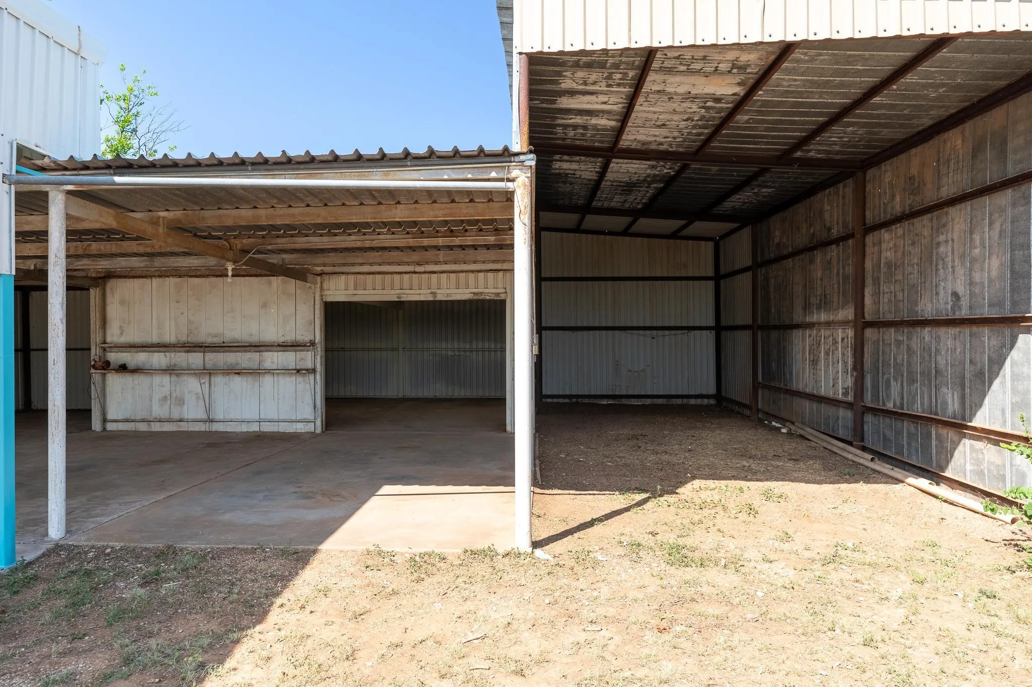 Single Family Residence For Sale in Nolan County , 403 N Plano Avenue, Blackwell, Texas 79506, 3 Bedroom, 1 Bathroom, Garage spaces, 1,555 Sqft, built in 1955, mls#21319189, Real Estate Agent in Blackwell, Homes For Sale in Nolan county, Homes For Sale in Blackwell, Realtor in Blackwell Texas, Real Estate Brokerage Independent Realty Texas, Luminita Cordes Realtor