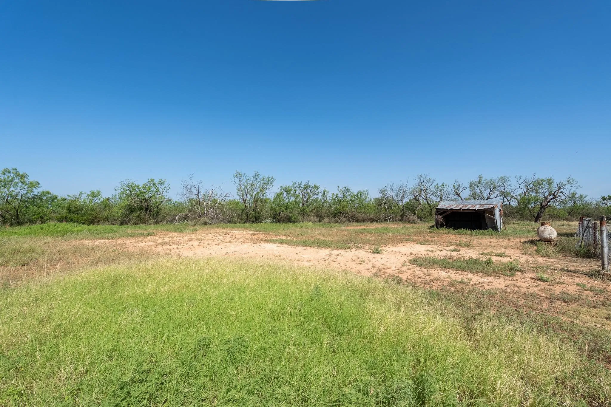Single Family Residence For Sale in Nolan County , 403 N Plano Avenue, Blackwell, Texas 79506, 3 Bedroom, 1 Bathroom, Garage spaces, 1,555 Sqft, built in 1955, mls#21319189, Real Estate Agent in Blackwell, Homes For Sale in Nolan county, Homes For Sale in Blackwell, Realtor in Blackwell Texas, Real Estate Brokerage Independent Realty Texas, Luminita Cordes Realtor