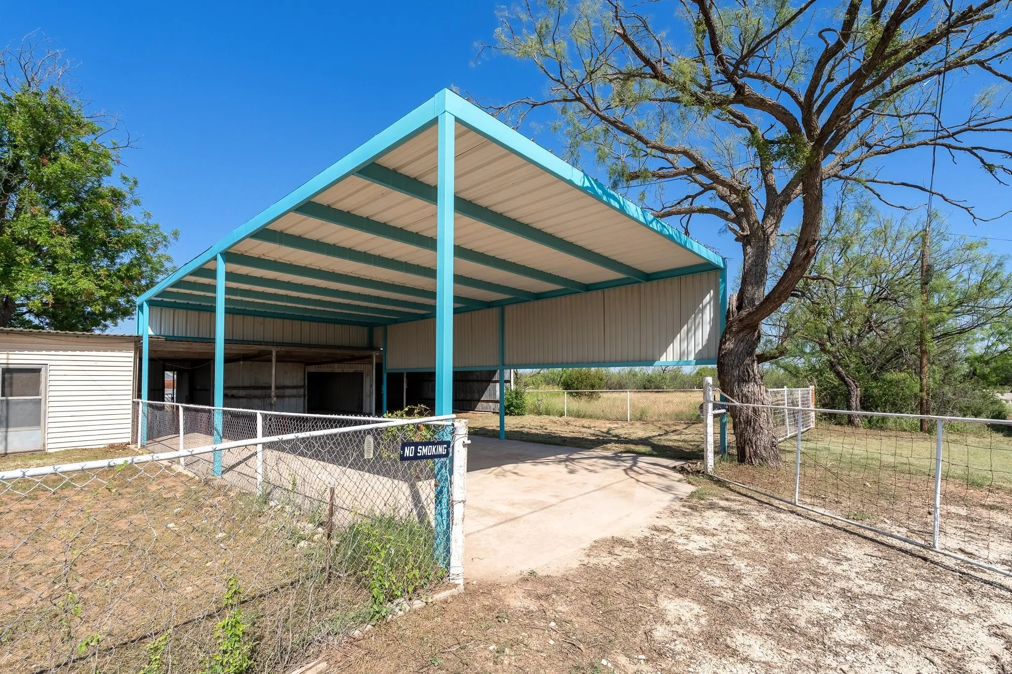 Single Family Residence For Sale in Nolan County , 403 N Plano Avenue, Blackwell, Texas 79506, 3 Bedroom, 1 Bathroom, Garage spaces, 1,555 Sqft, built in 1955, mls#21319189, Real Estate Agent in Blackwell, Homes For Sale in Nolan county, Homes For Sale in Blackwell, Realtor in Blackwell Texas, Real Estate Brokerage Independent Realty Texas, Luminita Cordes Realtor