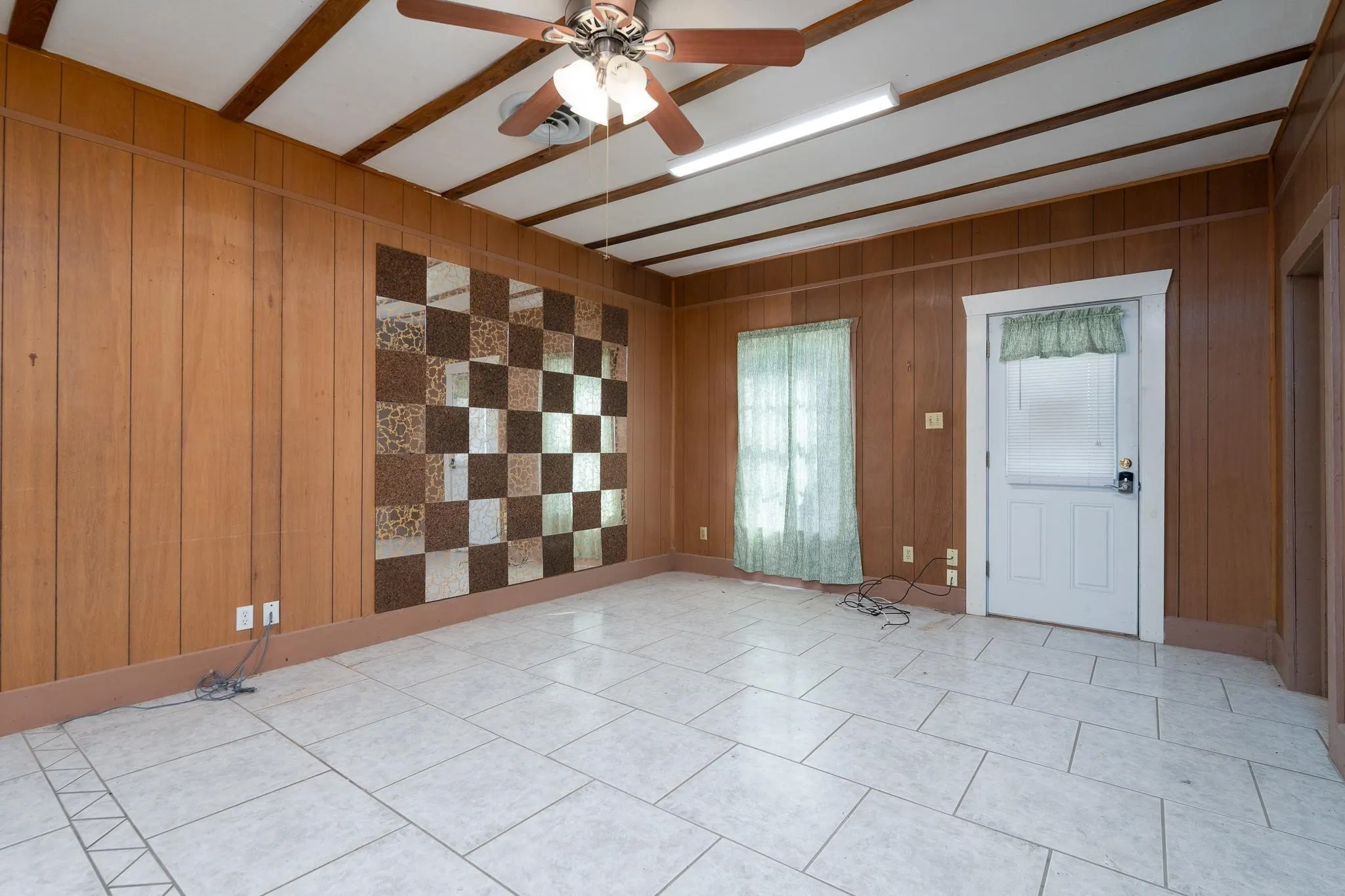 Single Family Residence For Sale in Nolan County , 403 N Plano Avenue, Blackwell, Texas 79506, 3 Bedroom, 1 Bathroom, Garage spaces, 1,555 Sqft, built in 1955, mls#21319189, Real Estate Agent in Blackwell, Homes For Sale in Nolan county, Homes For Sale in Blackwell, Realtor in Blackwell Texas, Real Estate Brokerage Independent Realty Texas, Luminita Cordes Realtor