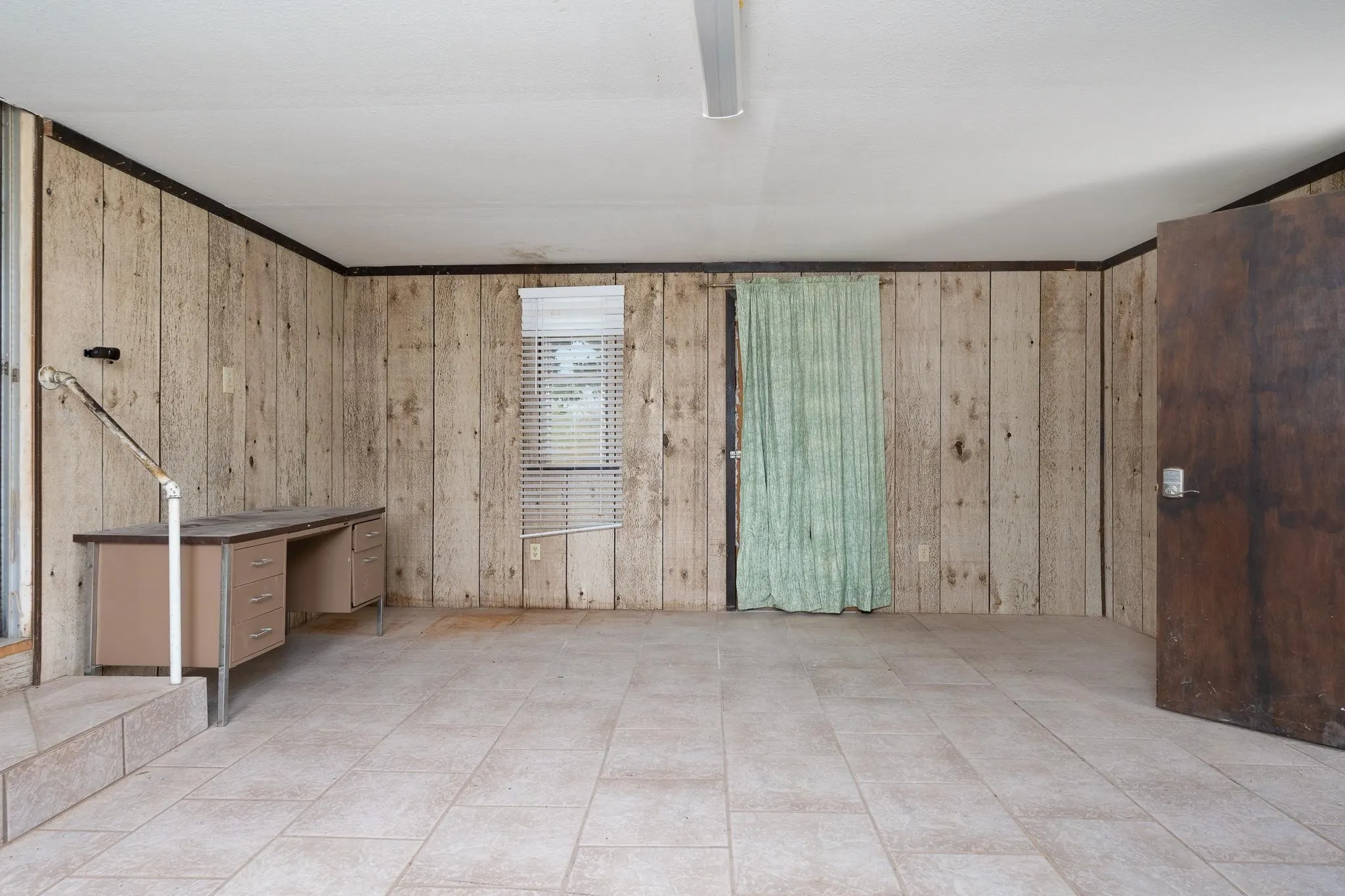 Single Family Residence For Sale in Nolan County , 403 N Plano Avenue, Blackwell, Texas 79506, 3 Bedroom, 1 Bathroom, Garage spaces, 1,555 Sqft, built in 1955, mls#21319189, Real Estate Agent in Blackwell, Homes For Sale in Nolan county, Homes For Sale in Blackwell, Realtor in Blackwell Texas, Real Estate Brokerage Independent Realty Texas, Luminita Cordes Realtor