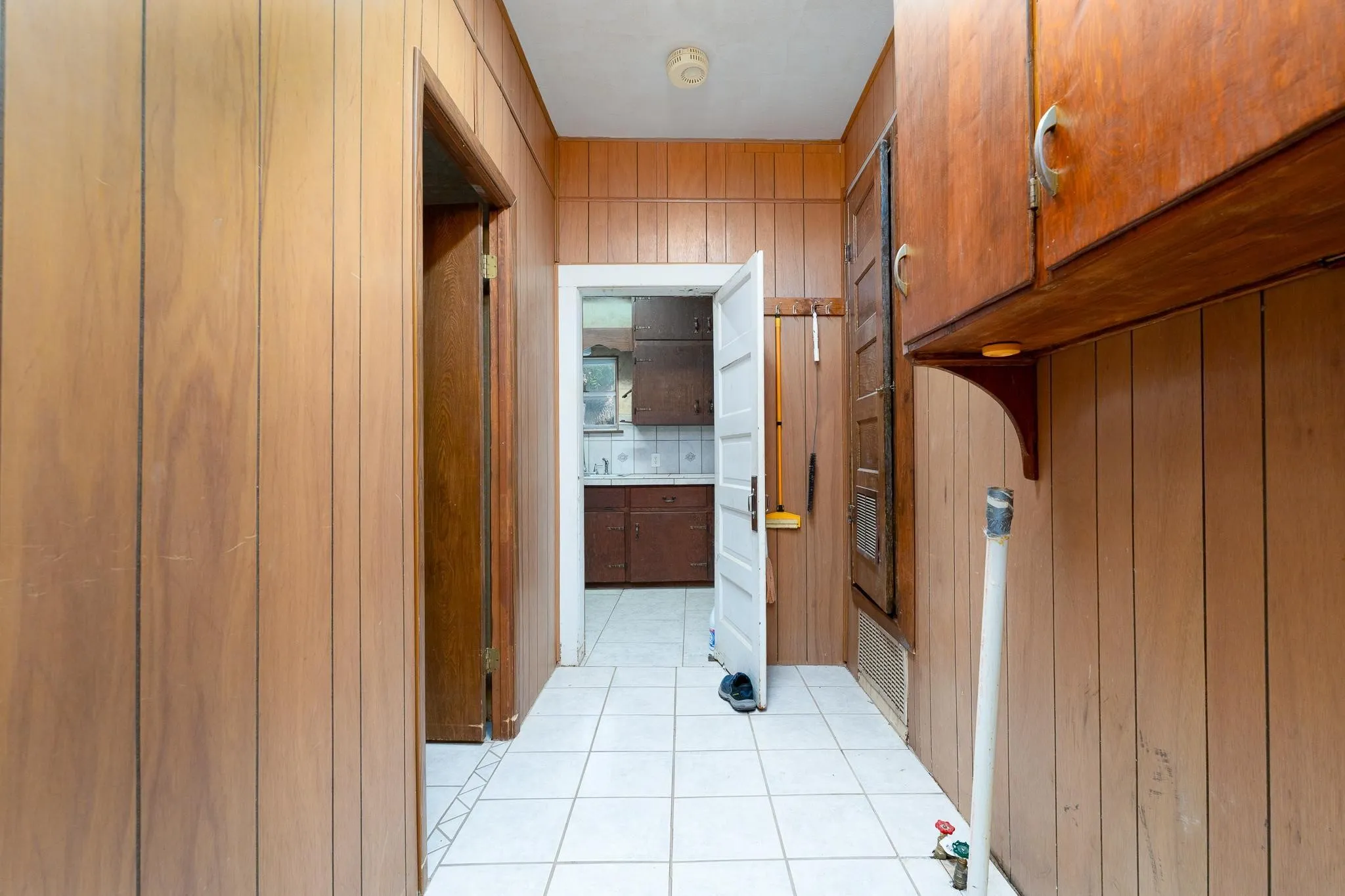 Single Family Residence For Sale in Nolan County , 403 N Plano Avenue, Blackwell, Texas 79506, 3 Bedroom, 1 Bathroom, Garage spaces, 1,555 Sqft, built in 1955, mls#21319189, Real Estate Agent in Blackwell, Homes For Sale in Nolan county, Homes For Sale in Blackwell, Realtor in Blackwell Texas, Real Estate Brokerage Independent Realty Texas, Luminita Cordes Realtor