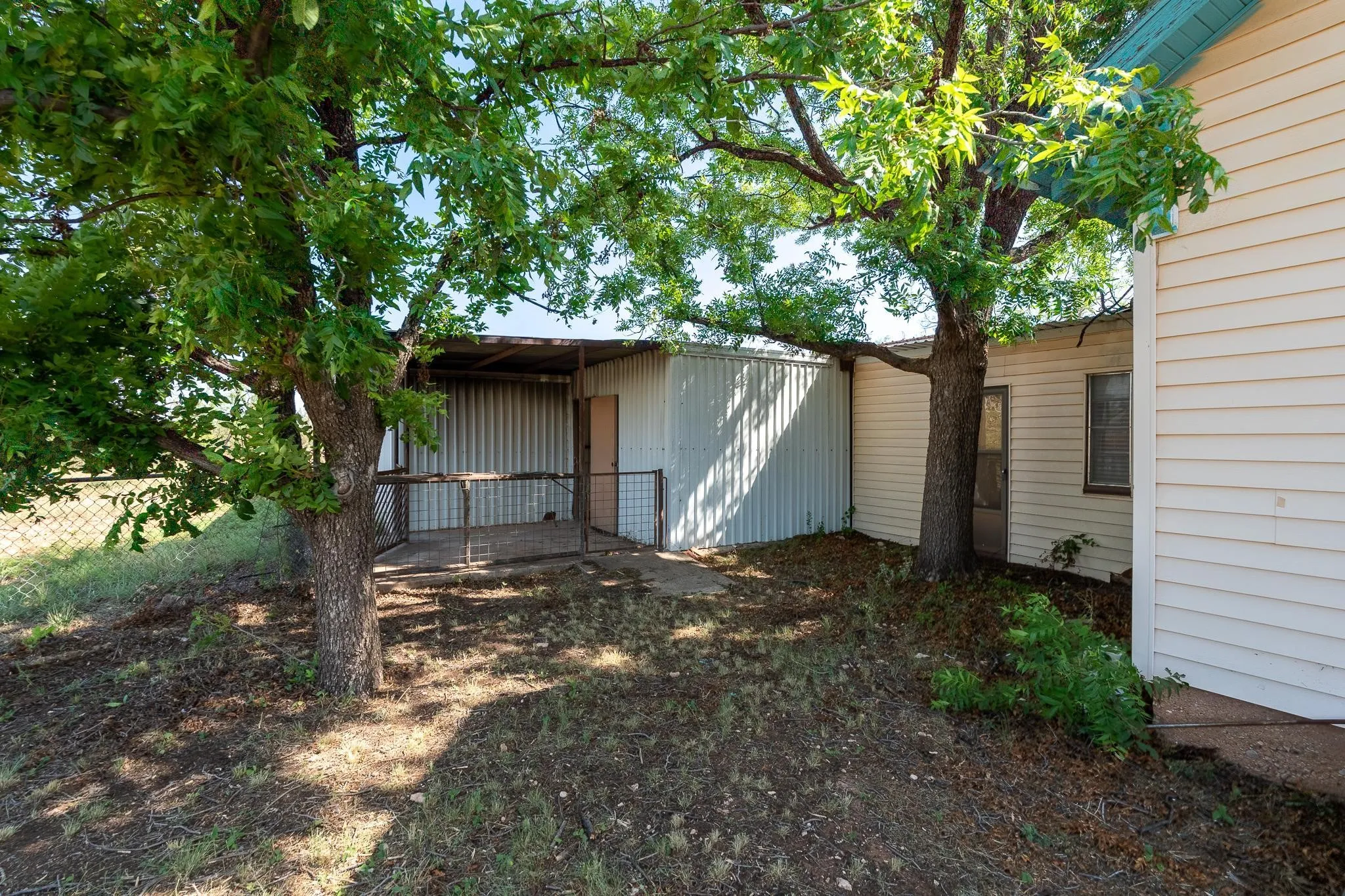 Single Family Residence For Sale in Nolan County , 403 N Plano Avenue, Blackwell, Texas 79506, 3 Bedroom, 1 Bathroom, Garage spaces, 1,555 Sqft, built in 1955, mls#21319189, Real Estate Agent in Blackwell, Homes For Sale in Nolan county, Homes For Sale in Blackwell, Realtor in Blackwell Texas, Real Estate Brokerage Independent Realty Texas, Luminita Cordes Realtor