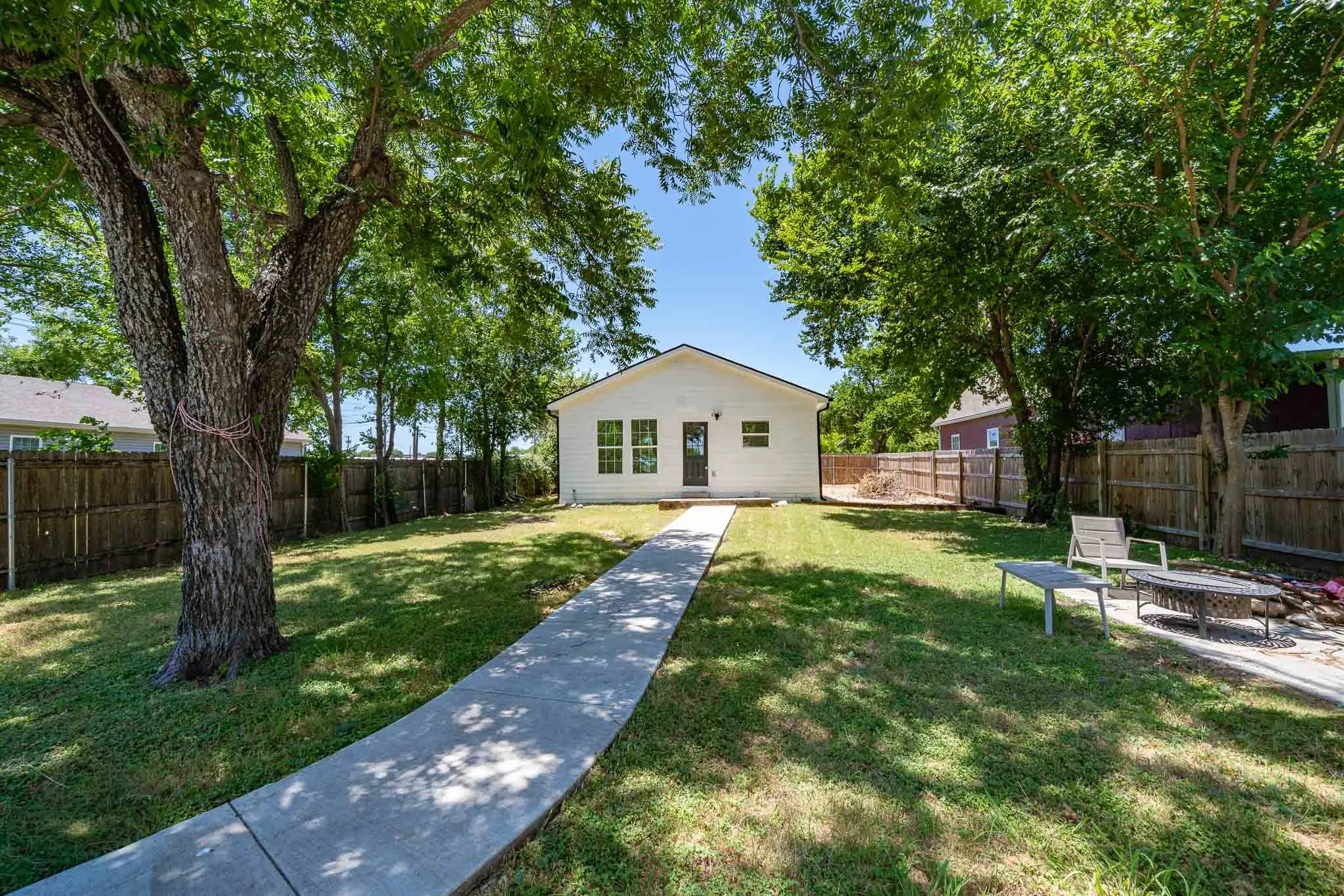 Single Family Residence For Sale in Mc Lennan County , 1920 S 18th Street, Waco, Texas 76706, 3 Bedroom, 2 Bathroom, Garage spaces, 1,216 Sqft, built in 1918, mls#21319164, Real Estate Agent in Waco, Homes For Sale in Mc Lennan county, Homes For Sale in Waco, Realtor in Waco Texas, Real Estate Brokerage Independent Realty Texas, Luminita Cordes Realtor