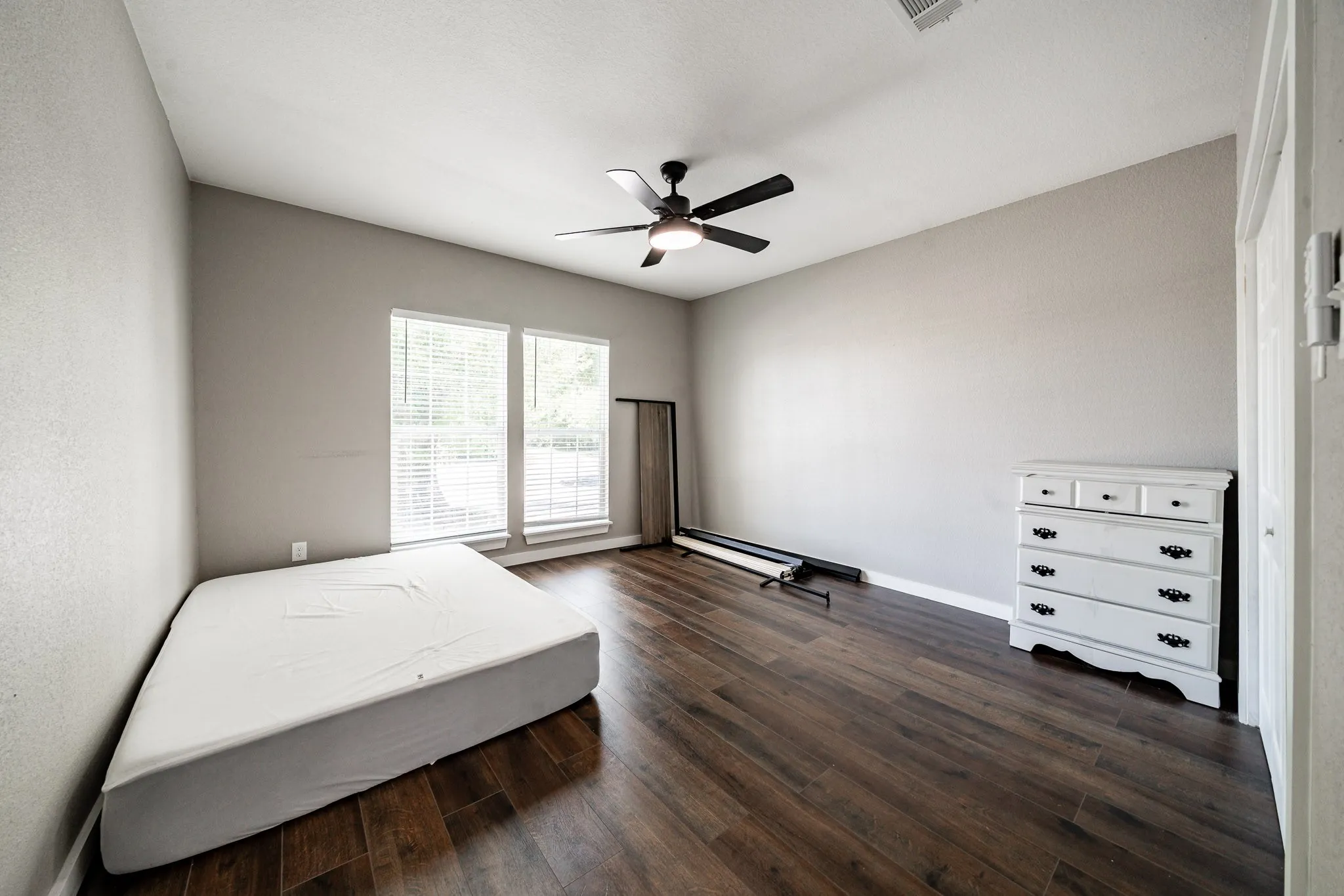 Single Family Residence For Sale in Mc Lennan County , 1920 S 18th Street, Waco, Texas 76706, 3 Bedroom, 2 Bathroom, Garage spaces, 1,216 Sqft, built in 1918, mls#21319164, Real Estate Agent in Waco, Homes For Sale in Mc Lennan county, Homes For Sale in Waco, Realtor in Waco Texas, Real Estate Brokerage Independent Realty Texas, Luminita Cordes Realtor