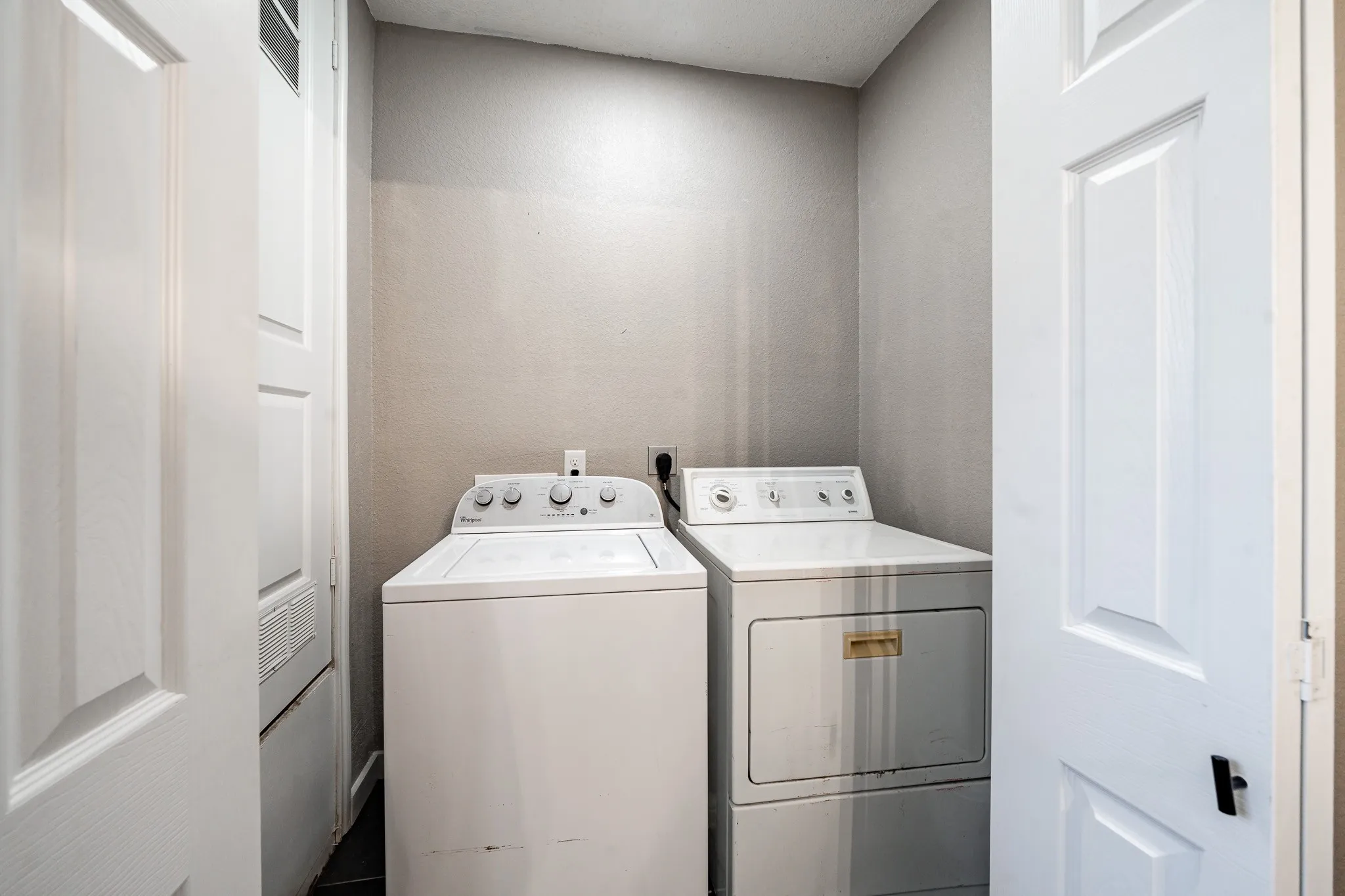 Single Family Residence For Sale in Mc Lennan County , 1920 S 18th Street, Waco, Texas 76706, 3 Bedroom, 2 Bathroom, Garage spaces, 1,216 Sqft, built in 1918, mls#21319164, Real Estate Agent in Waco, Homes For Sale in Mc Lennan county, Homes For Sale in Waco, Realtor in Waco Texas, Real Estate Brokerage Independent Realty Texas, Luminita Cordes Realtor