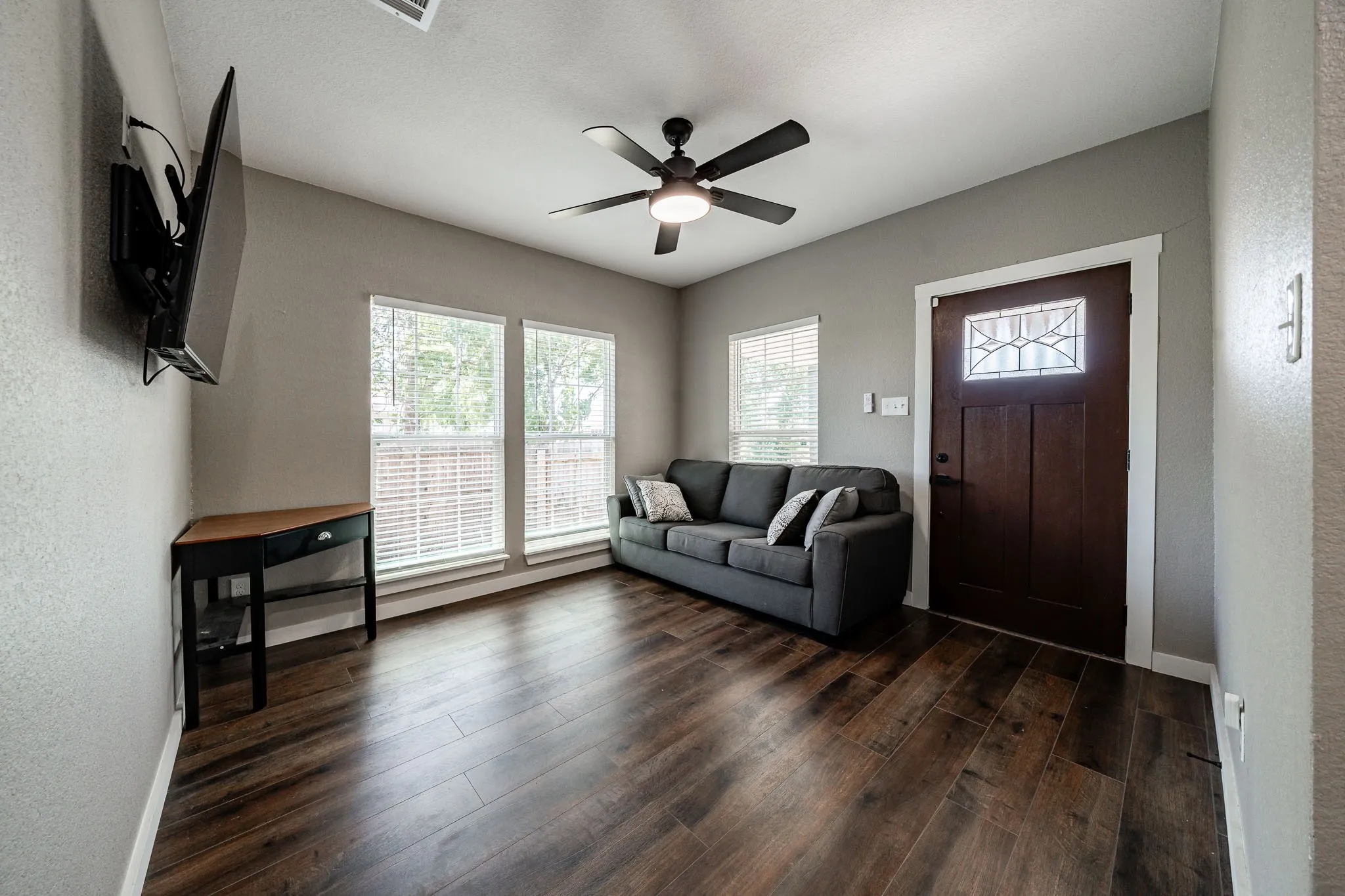 Single Family Residence For Sale in Mc Lennan County , 1920 S 18th Street, Waco, Texas 76706, 3 Bedroom, 2 Bathroom, Garage spaces, 1,216 Sqft, built in 1918, mls#21319164, Real Estate Agent in Waco, Homes For Sale in Mc Lennan county, Homes For Sale in Waco, Realtor in Waco Texas, Real Estate Brokerage Independent Realty Texas, Luminita Cordes Realtor