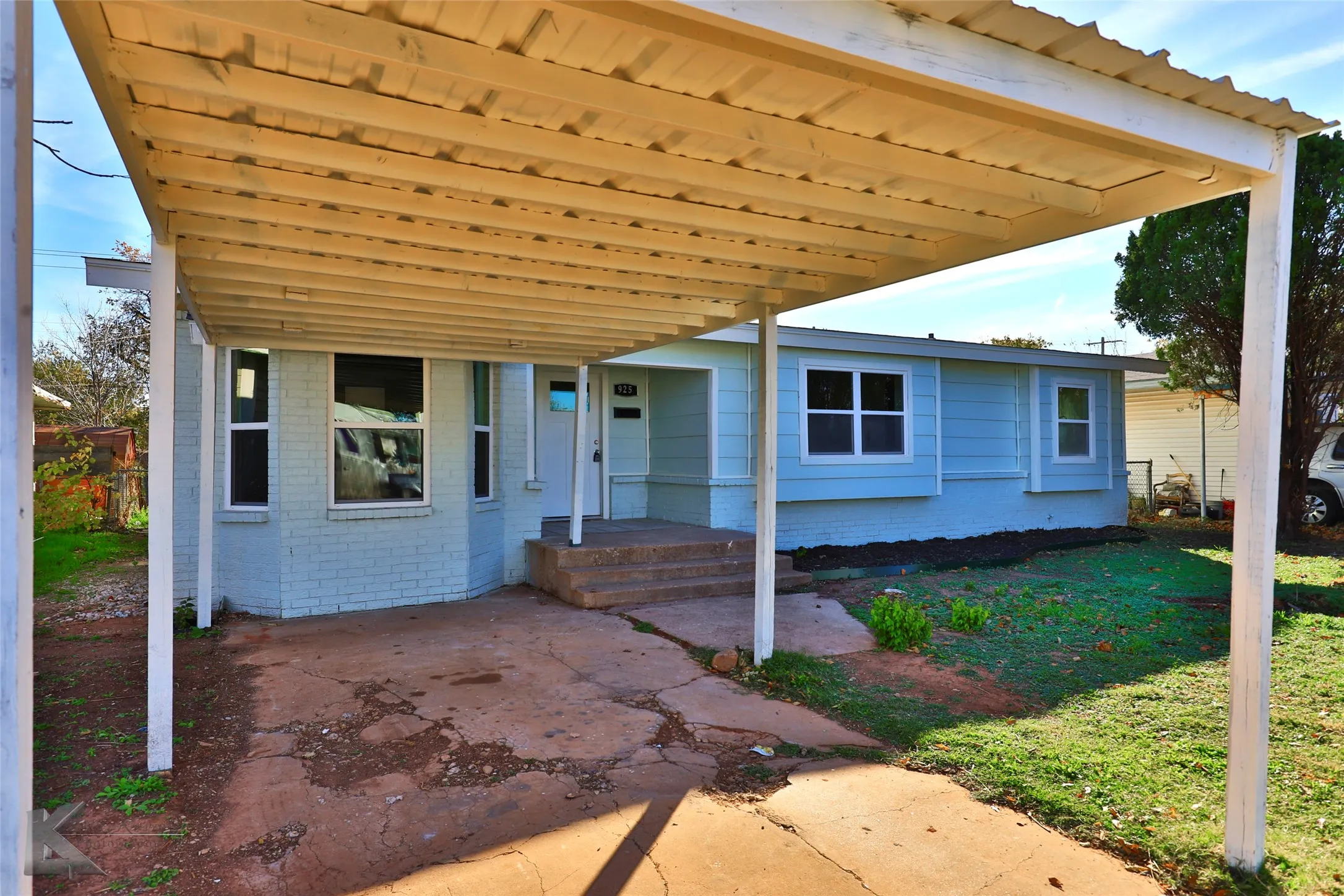 Single Family Residence For Sale in Taylor County , 925 S Bowie Drive, Abilene, Texas 79605, 4 Bedroom, 3 Bathroom, Garage spaces, 1,409 Sqft, built in 1953, mls#21319208, Real Estate Agent in Abilene, Homes For Sale in Taylor county, Homes For Sale in Abilene, Realtor in Abilene Texas, Real Estate Brokerage Independent Realty Texas, Luminita Cordes Realtor