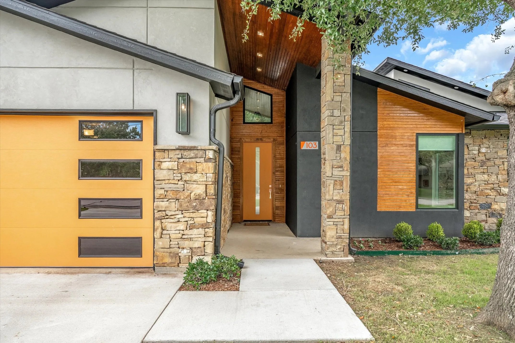 Single Family Residence For Sale in Van Zandt County , 103 Juanita Avenue, Wills Point, Texas 75169, 3 Bedroom, 3 Bathroom, 2 Garage spaces, 1,931 Sqft, built in 2022, mls#21318131, Real Estate Agent in Wills Point, Homes For Sale in Van Zandt county, Homes For Sale in Wills Point, Realtor in Wills Point Texas, Real Estate Brokerage Independent Realty Texas, Luminita Cordes Realtor