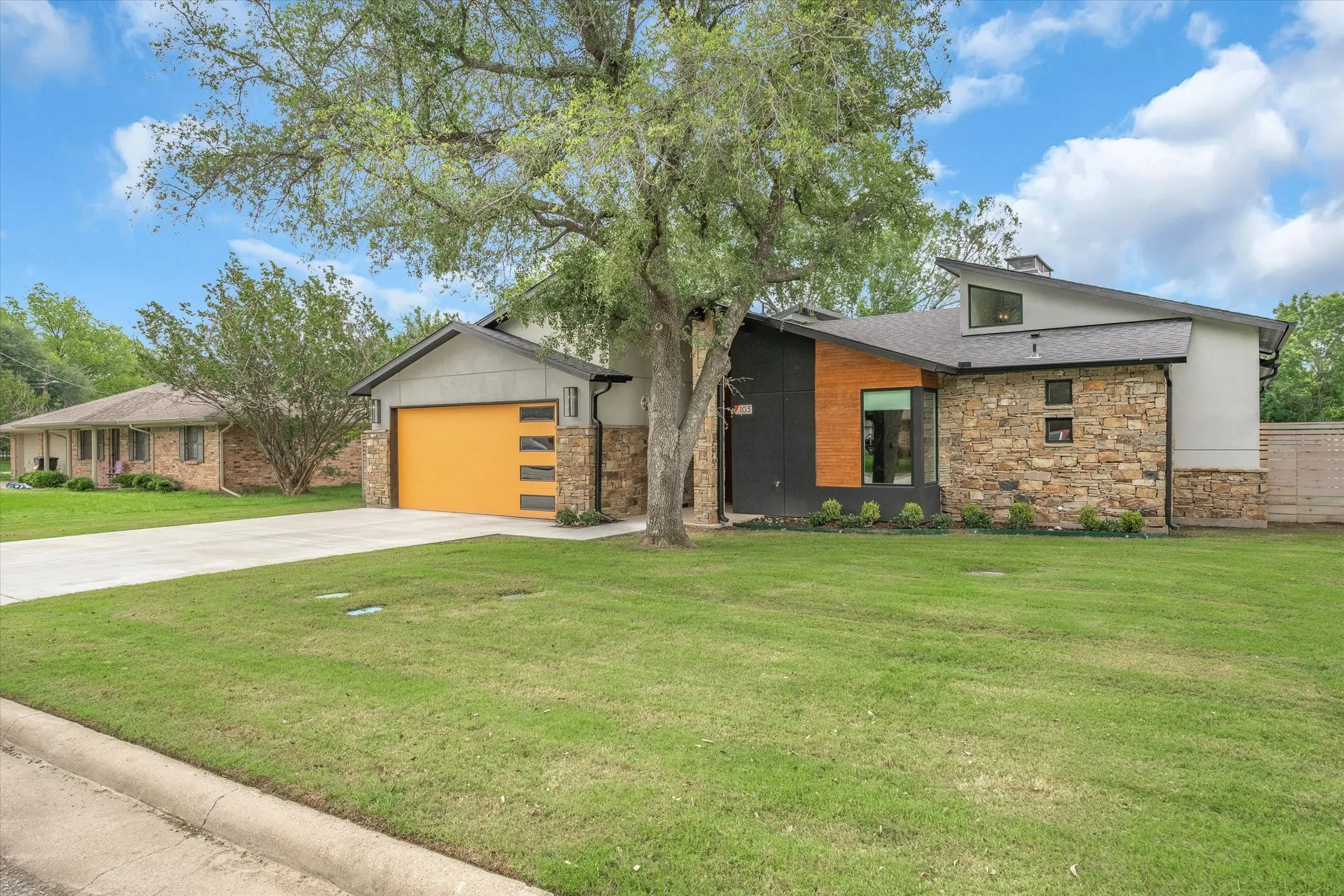 Single Family Residence For Sale in Van Zandt County , 103 Juanita Avenue, Wills Point, Texas 75169, 3 Bedroom, 3 Bathroom, 2 Garage spaces, 1,931 Sqft, built in 2022, mls#21318131, Real Estate Agent in Wills Point, Homes For Sale in Van Zandt county, Homes For Sale in Wills Point, Realtor in Wills Point Texas, Real Estate Brokerage Independent Realty Texas, Luminita Cordes Realtor