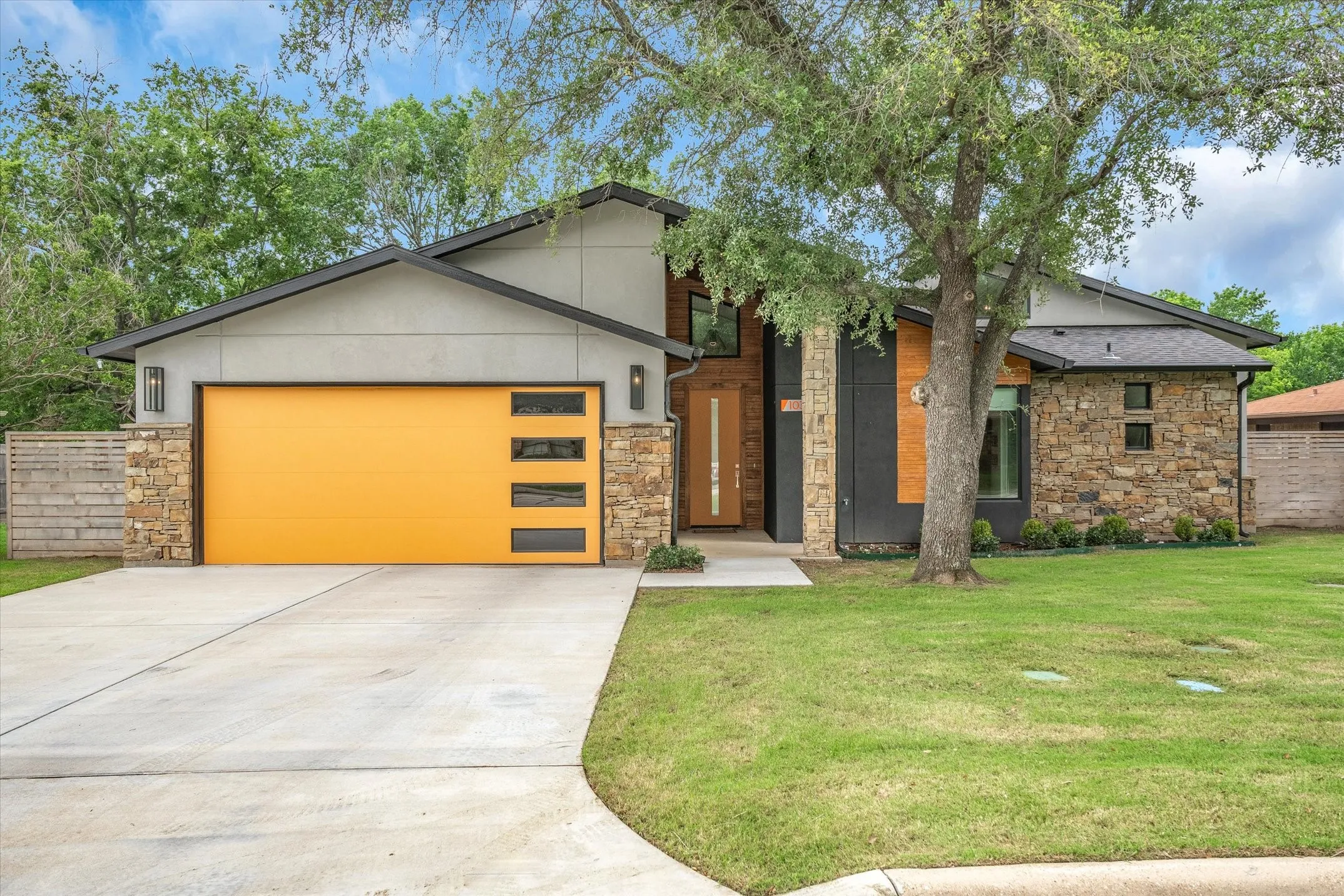 Single Family Residence For Sale in Van Zandt County , 103 Juanita Avenue, Wills Point, Texas 75169, 3 Bedroom, 3 Bathroom, 2 Garage spaces, 1,931 Sqft, built in 2022, mls#21318131, Real Estate Agent in Wills Point, Homes For Sale in Van Zandt county, Homes For Sale in Wills Point, Realtor in Wills Point Texas, Real Estate Brokerage Independent Realty Texas, Luminita Cordes Realtor