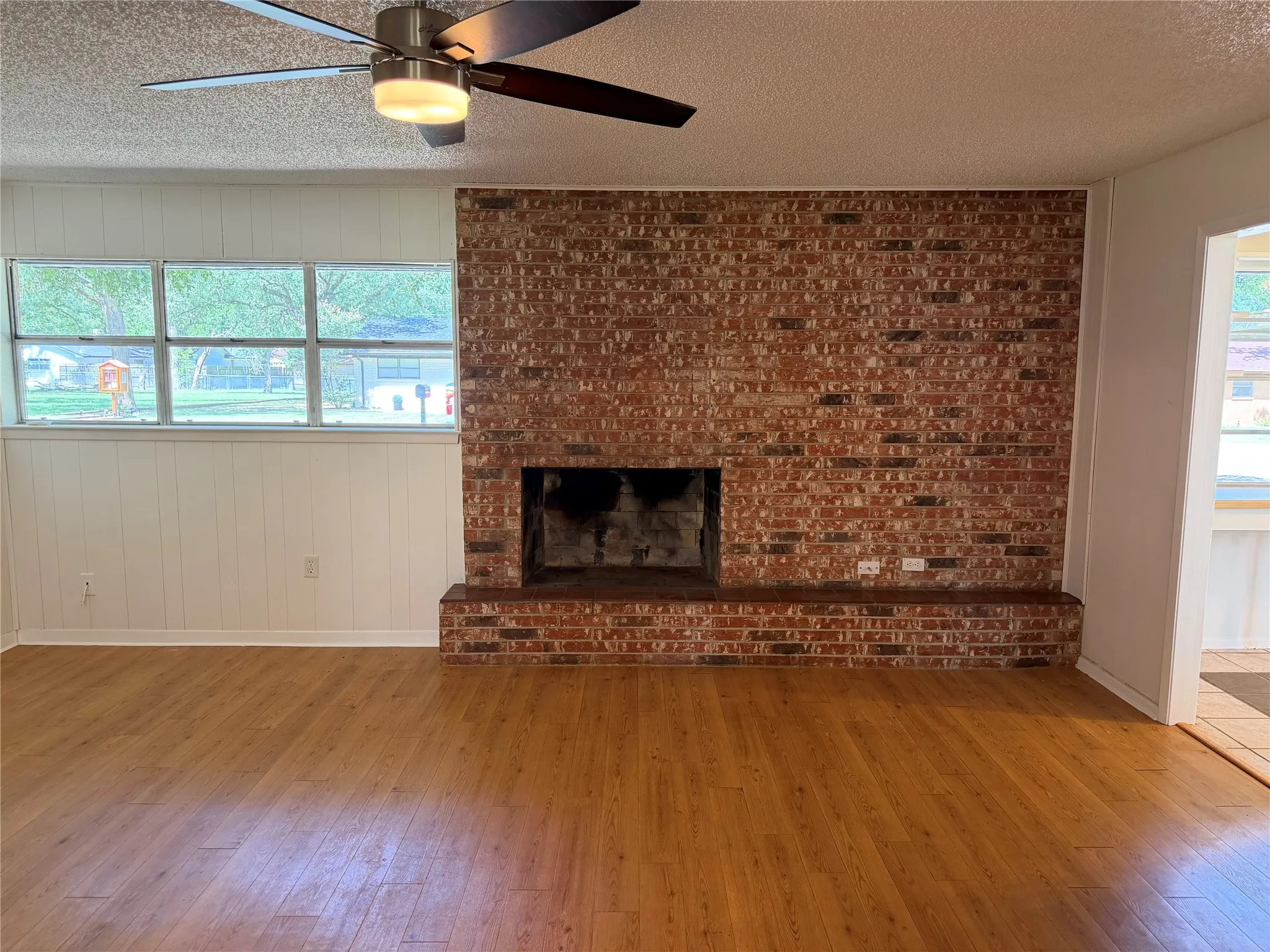 Single Family Residence For Sale in Palo Pinto County , 504 Austin Drive, Mineral Wells, Texas 76067, 3 Bedroom, 2 Bathroom, Garage spaces, 2,334 Sqft, built in 1968, mls#21319017, Real Estate Agent in Mineral Wells, Homes For Sale in Palo Pinto county, Homes For Sale in Mineral Wells, Realtor in Mineral Wells Texas, Real Estate Brokerage Independent Realty Texas, Luminita Cordes Realtor