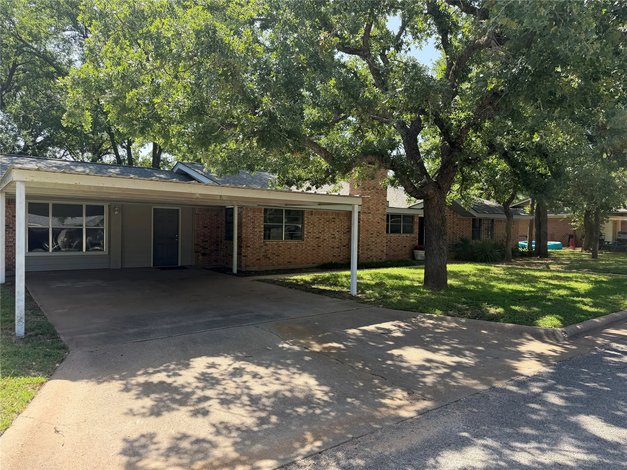 Single Family Residence For Sale in Palo Pinto County , 504 Austin Drive, Mineral Wells, Texas 76067, 3 Bedroom, 2 Bathroom, Garage spaces, 2,334 Sqft, built in 1968, mls#21319017, Real Estate Agent in Mineral Wells, Homes For Sale in Palo Pinto county, Homes For Sale in Mineral Wells, Realtor in Mineral Wells Texas, Real Estate Brokerage Independent Realty Texas, Luminita Cordes Realtor