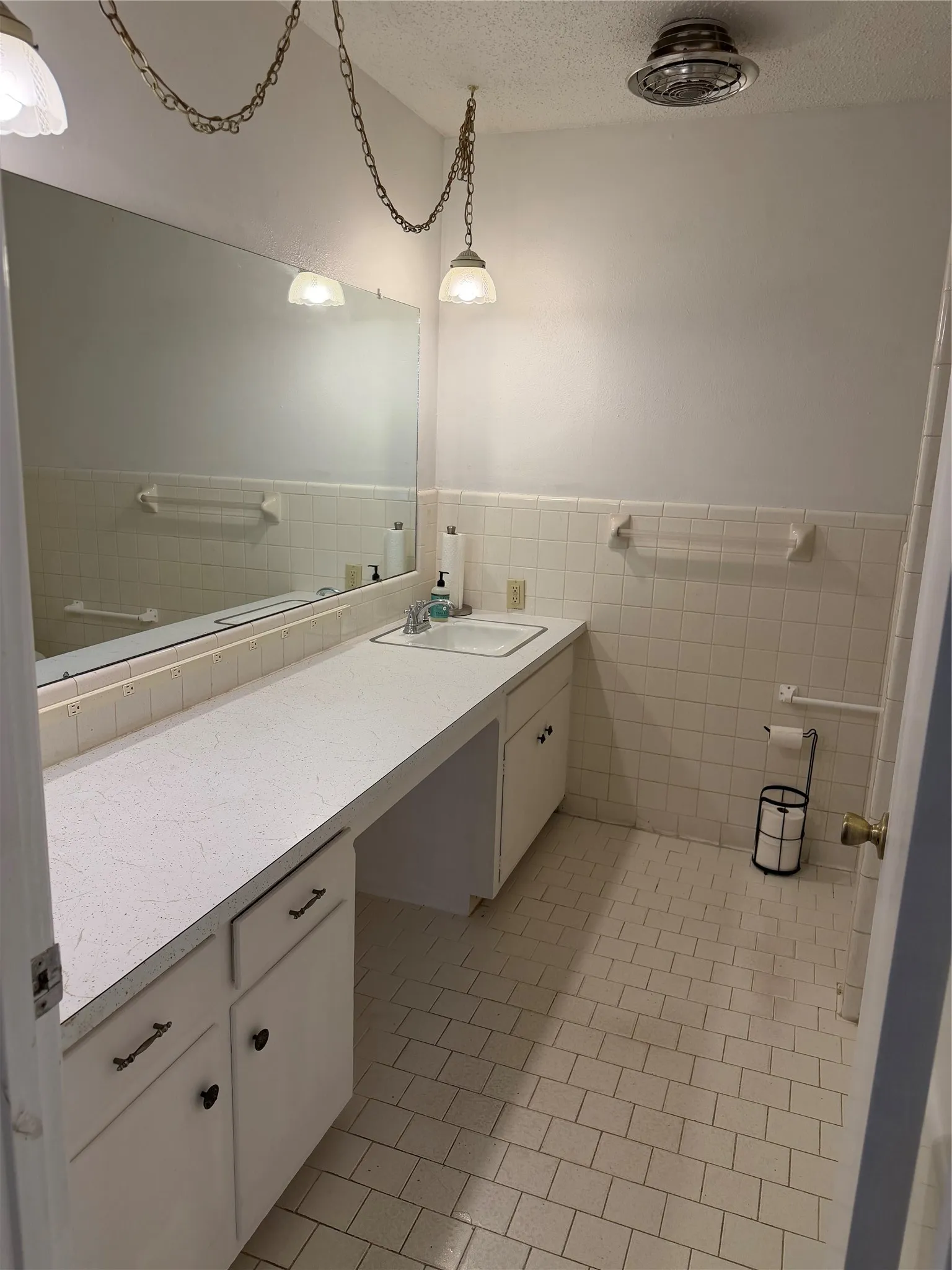 Single Family Residence For Sale in Palo Pinto County , 504 Austin Drive, Mineral Wells, Texas 76067, 3 Bedroom, 2 Bathroom, Garage spaces, 2,334 Sqft, built in 1968, mls#21319017, Real Estate Agent in Mineral Wells, Homes For Sale in Palo Pinto county, Homes For Sale in Mineral Wells, Realtor in Mineral Wells Texas, Real Estate Brokerage Independent Realty Texas, Luminita Cordes Realtor