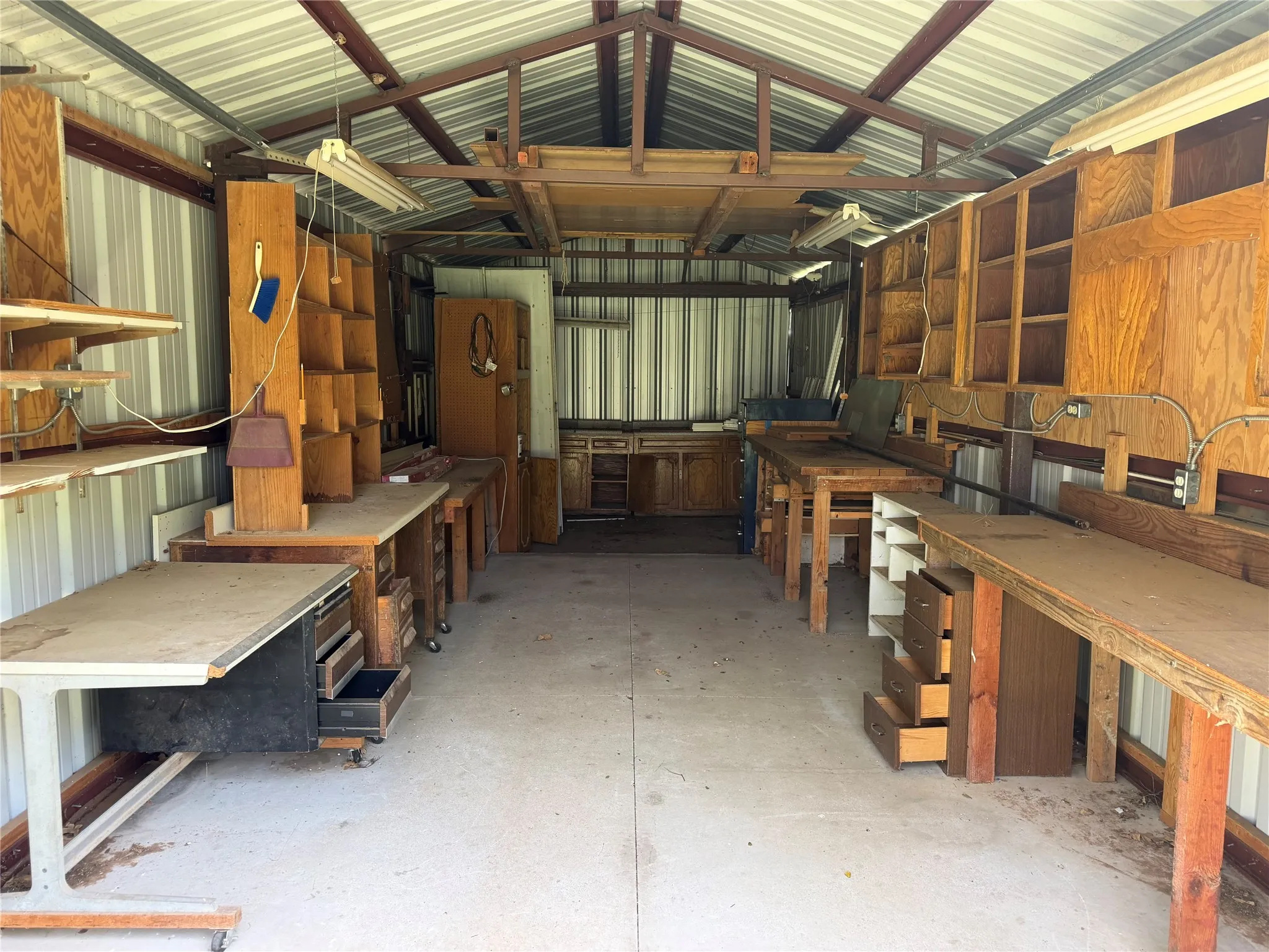 Single Family Residence For Sale in Palo Pinto County , 504 Austin Drive, Mineral Wells, Texas 76067, 3 Bedroom, 2 Bathroom, Garage spaces, 2,334 Sqft, built in 1968, mls#21319017, Real Estate Agent in Mineral Wells, Homes For Sale in Palo Pinto county, Homes For Sale in Mineral Wells, Realtor in Mineral Wells Texas, Real Estate Brokerage Independent Realty Texas, Luminita Cordes Realtor