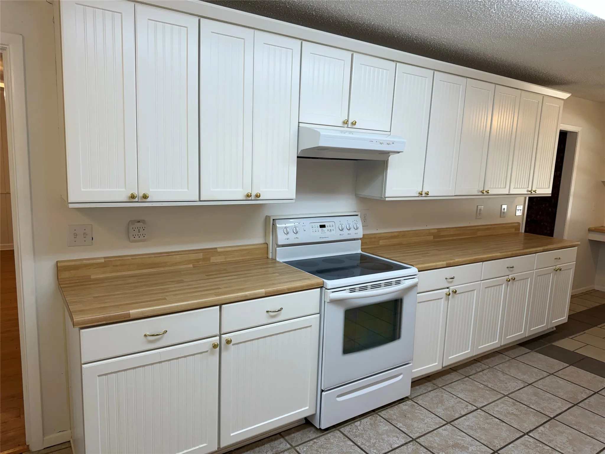 Single Family Residence For Sale in Palo Pinto County , 504 Austin Drive, Mineral Wells, Texas 76067, 3 Bedroom, 2 Bathroom, Garage spaces, 2,334 Sqft, built in 1968, mls#21319017, Real Estate Agent in Mineral Wells, Homes For Sale in Palo Pinto county, Homes For Sale in Mineral Wells, Realtor in Mineral Wells Texas, Real Estate Brokerage Independent Realty Texas, Luminita Cordes Realtor