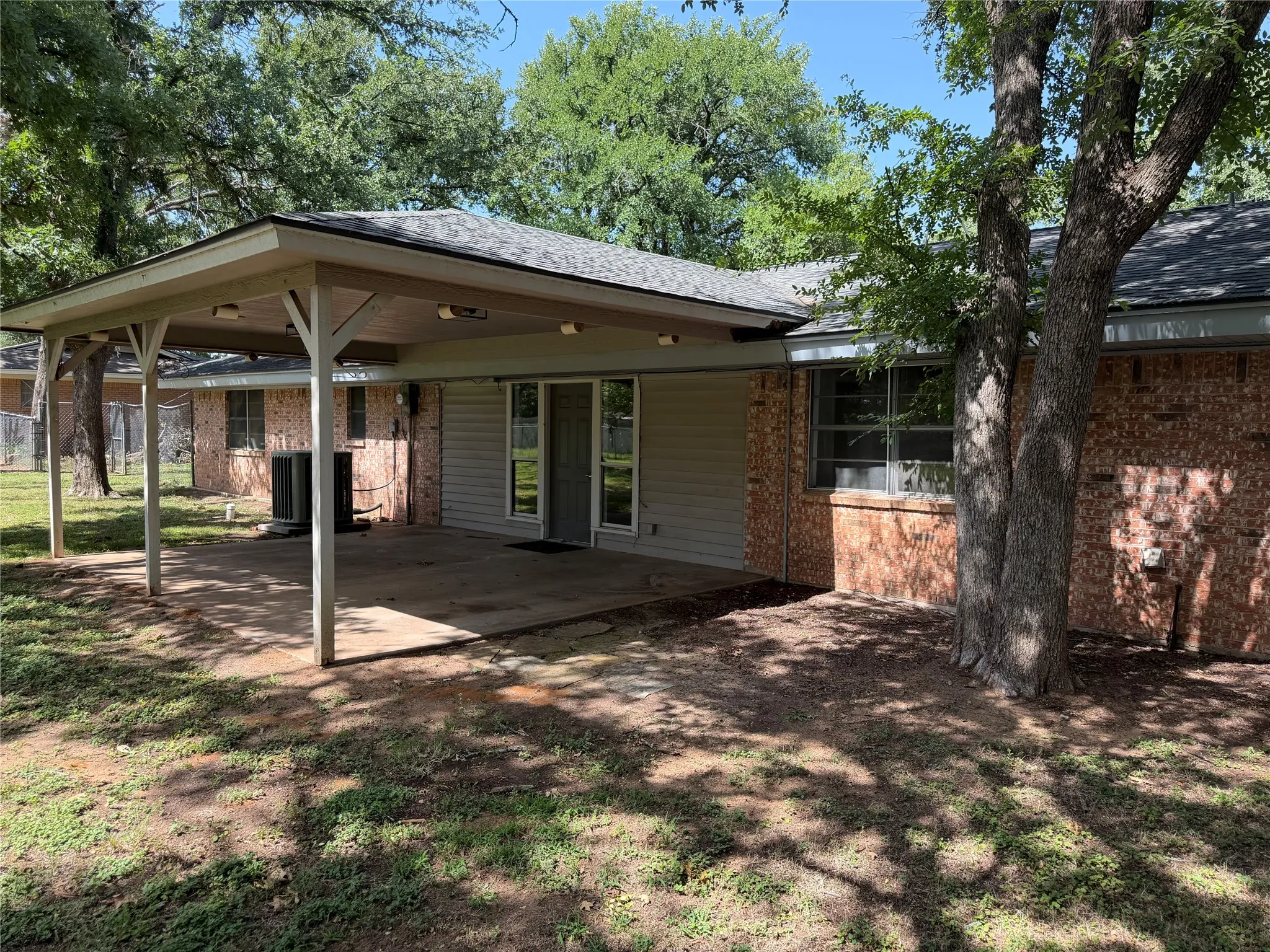 Single Family Residence For Sale in Palo Pinto County , 504 Austin Drive, Mineral Wells, Texas 76067, 3 Bedroom, 2 Bathroom, Garage spaces, 2,334 Sqft, built in 1968, mls#21319017, Real Estate Agent in Mineral Wells, Homes For Sale in Palo Pinto county, Homes For Sale in Mineral Wells, Realtor in Mineral Wells Texas, Real Estate Brokerage Independent Realty Texas, Luminita Cordes Realtor