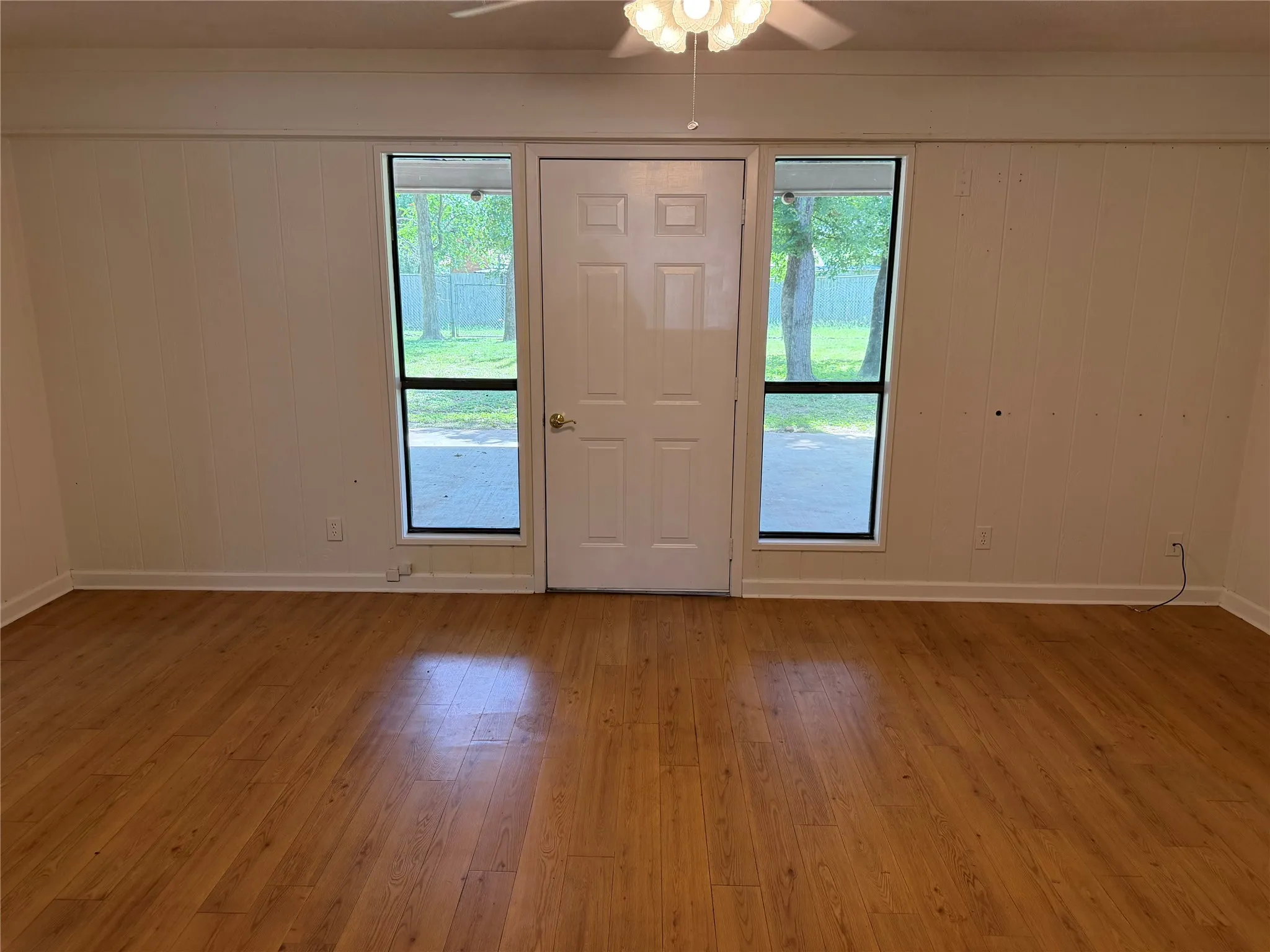 Single Family Residence For Sale in Palo Pinto County , 504 Austin Drive, Mineral Wells, Texas 76067, 3 Bedroom, 2 Bathroom, Garage spaces, 2,334 Sqft, built in 1968, mls#21319017, Real Estate Agent in Mineral Wells, Homes For Sale in Palo Pinto county, Homes For Sale in Mineral Wells, Realtor in Mineral Wells Texas, Real Estate Brokerage Independent Realty Texas, Luminita Cordes Realtor