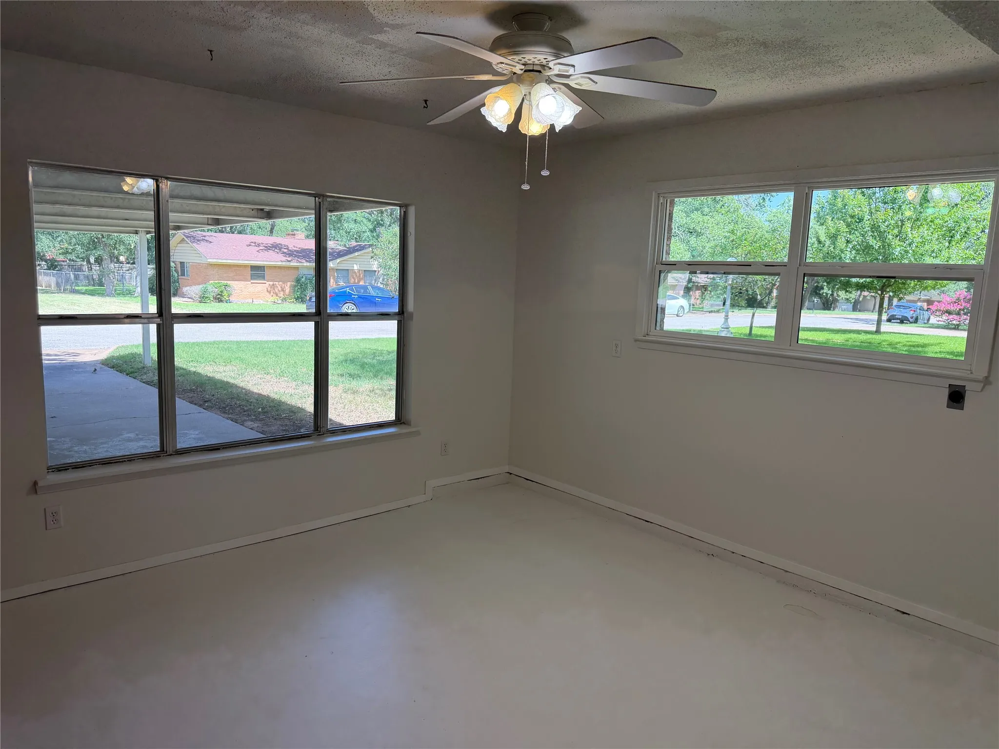 Single Family Residence For Sale in Palo Pinto County , 504 Austin Drive, Mineral Wells, Texas 76067, 3 Bedroom, 2 Bathroom, Garage spaces, 2,334 Sqft, built in 1968, mls#21319017, Real Estate Agent in Mineral Wells, Homes For Sale in Palo Pinto county, Homes For Sale in Mineral Wells, Realtor in Mineral Wells Texas, Real Estate Brokerage Independent Realty Texas, Luminita Cordes Realtor