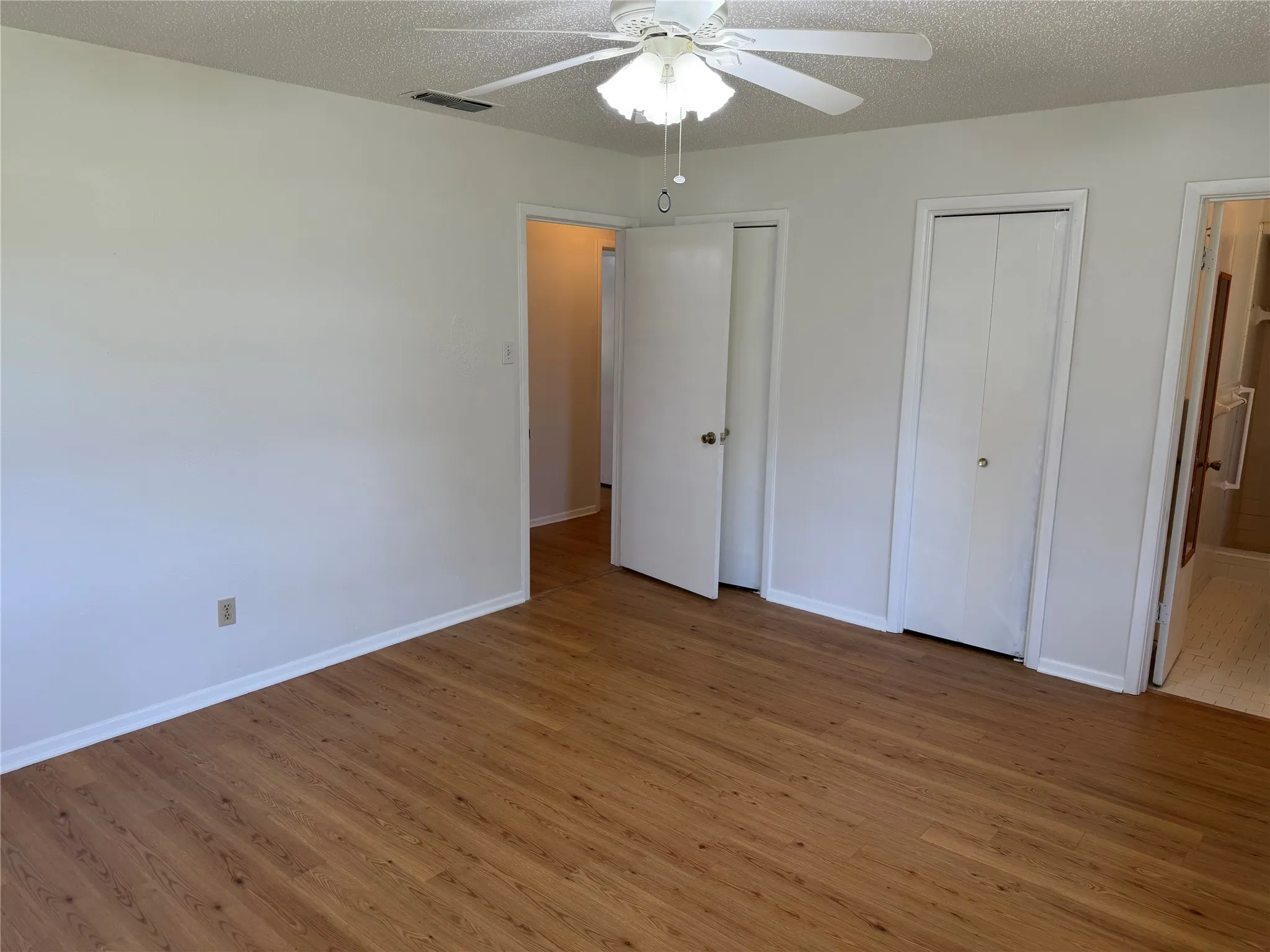 Single Family Residence For Sale in Palo Pinto County , 504 Austin Drive, Mineral Wells, Texas 76067, 3 Bedroom, 2 Bathroom, Garage spaces, 2,334 Sqft, built in 1968, mls#21319017, Real Estate Agent in Mineral Wells, Homes For Sale in Palo Pinto county, Homes For Sale in Mineral Wells, Realtor in Mineral Wells Texas, Real Estate Brokerage Independent Realty Texas, Luminita Cordes Realtor