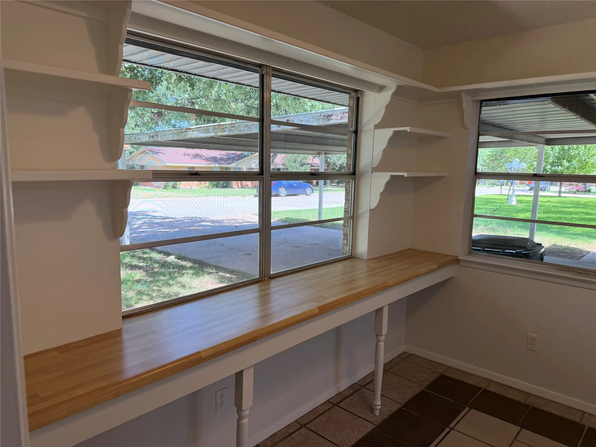 Single Family Residence For Sale in Palo Pinto County , 504 Austin Drive, Mineral Wells, Texas 76067, 3 Bedroom, 2 Bathroom, Garage spaces, 2,334 Sqft, built in 1968, mls#21319017, Real Estate Agent in Mineral Wells, Homes For Sale in Palo Pinto county, Homes For Sale in Mineral Wells, Realtor in Mineral Wells Texas, Real Estate Brokerage Independent Realty Texas, Luminita Cordes Realtor