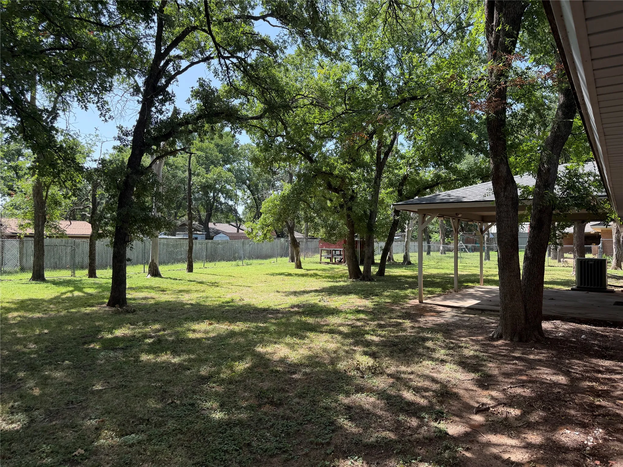 Single Family Residence For Sale in Palo Pinto County , 504 Austin Drive, Mineral Wells, Texas 76067, 3 Bedroom, 2 Bathroom, Garage spaces, 2,334 Sqft, built in 1968, mls#21319017, Real Estate Agent in Mineral Wells, Homes For Sale in Palo Pinto county, Homes For Sale in Mineral Wells, Realtor in Mineral Wells Texas, Real Estate Brokerage Independent Realty Texas, Luminita Cordes Realtor